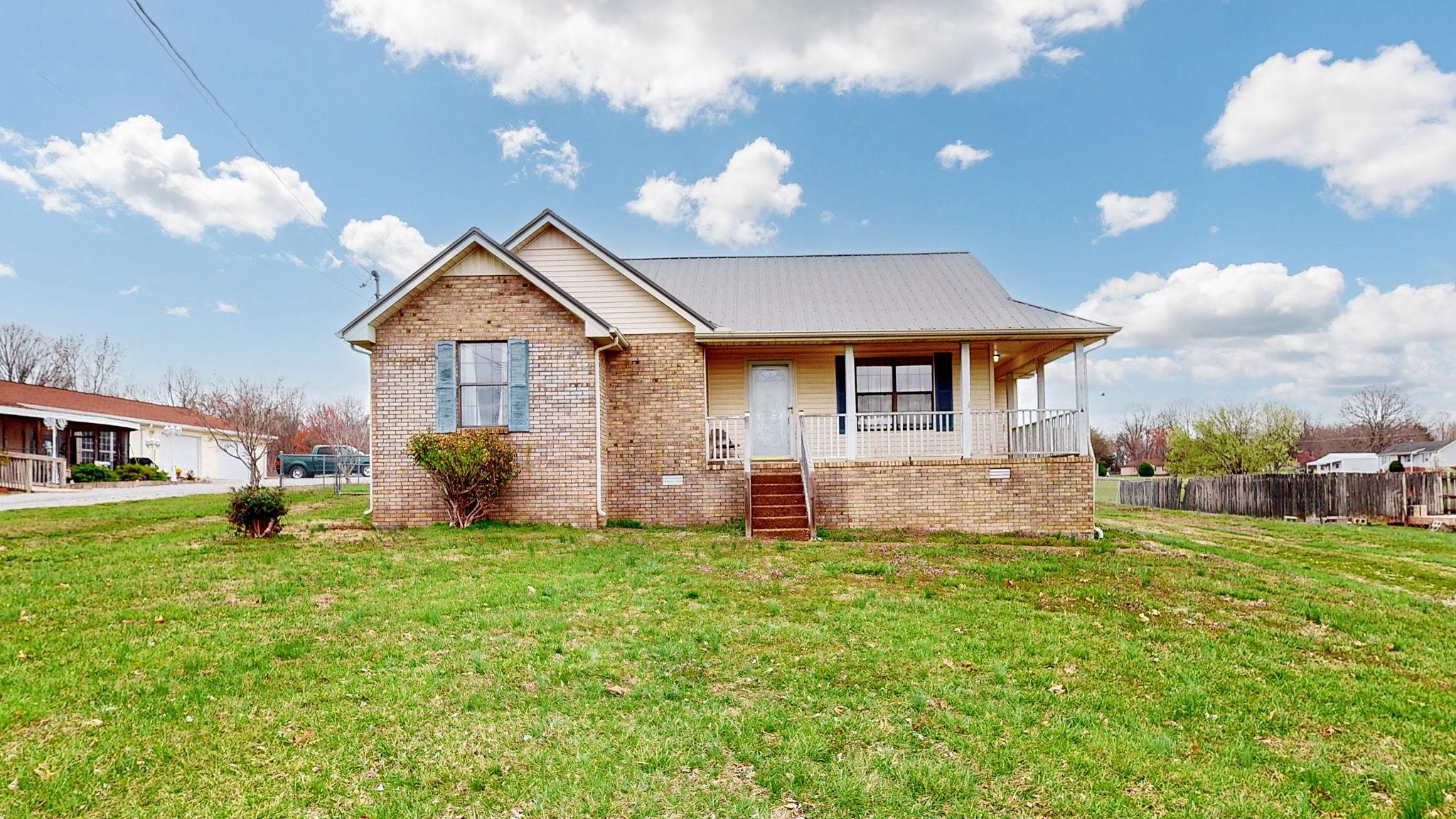 W Roberts Rd, Portland, TN 37148