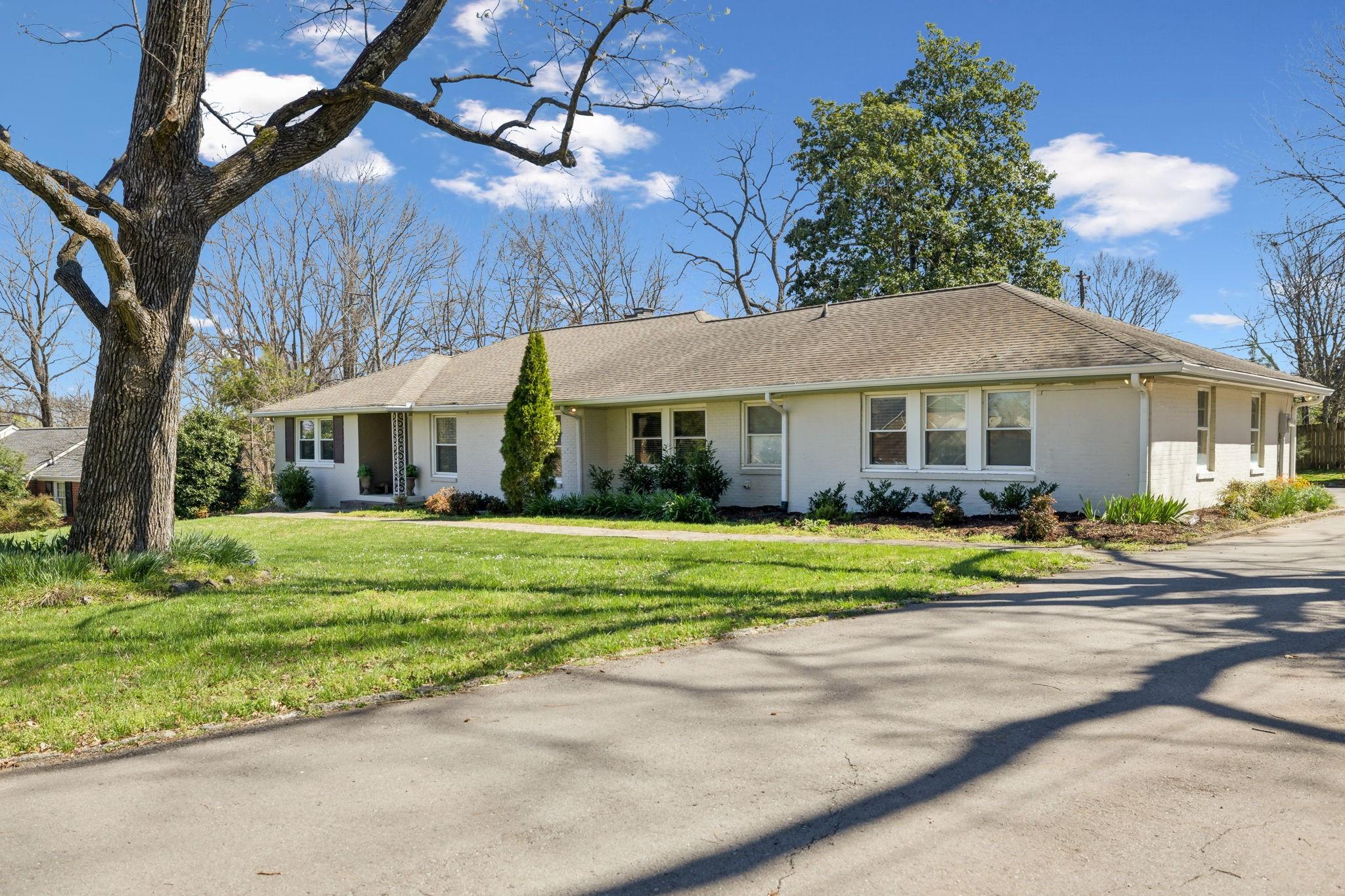 Gray Oaks Dr, Nashville, TN 37204