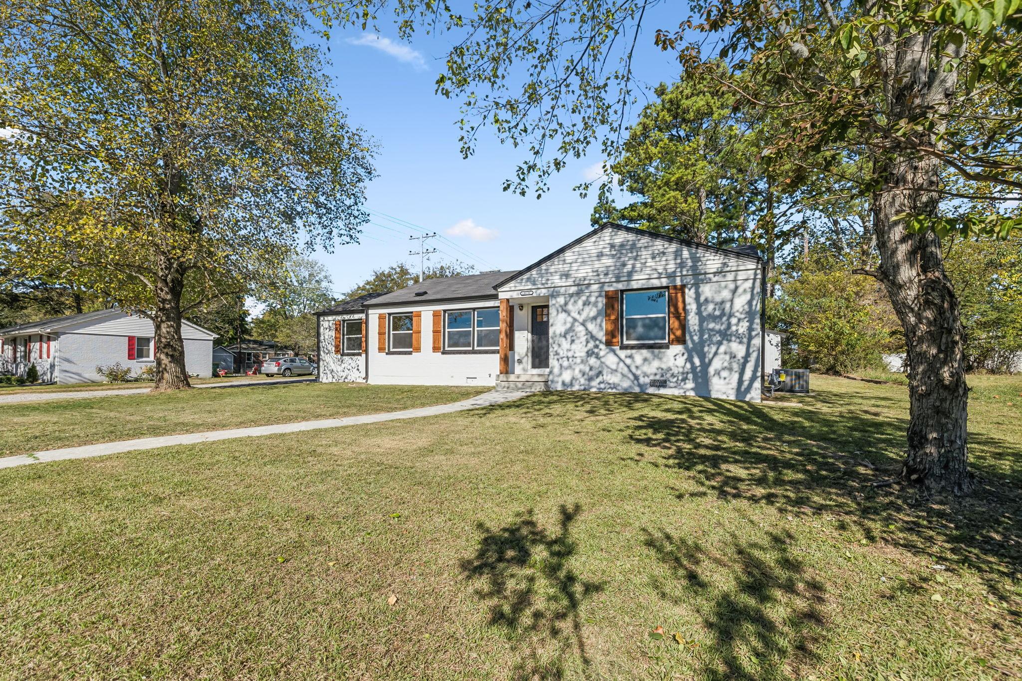 Maple St, Lewisburg, TN 37091