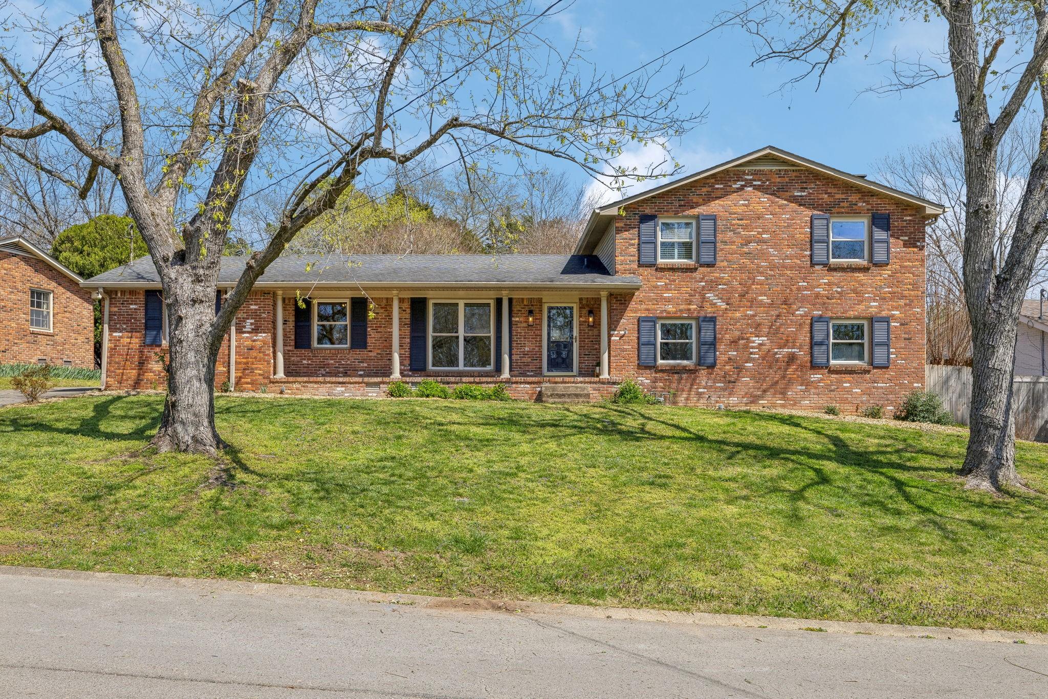 Myhr Dr, Nashville, TN 37221