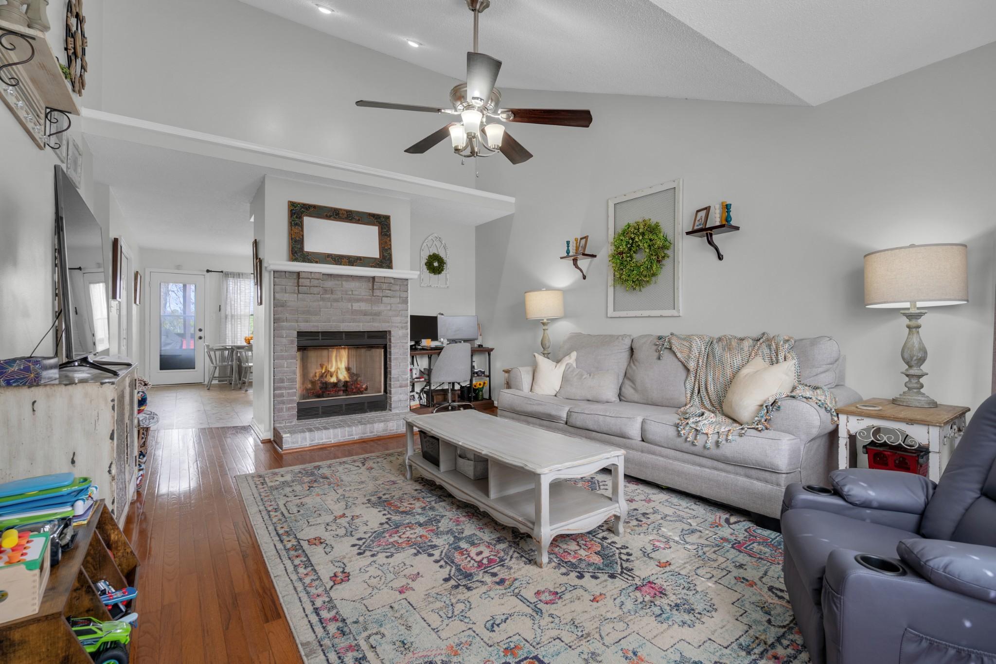 Buckhorn Dr, Clarksville, TN 37043
