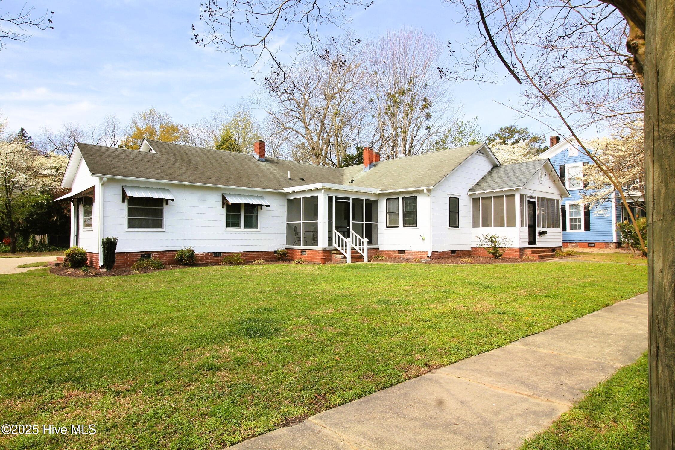 E 2nd St, Washington, NC 27889