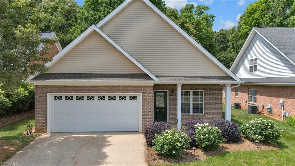 Kenville Green Cir, Kernersville, NC 27284