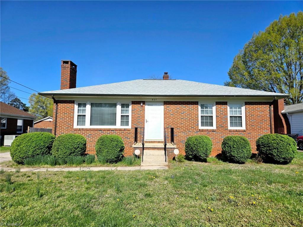 Everett St, Burlington, NC 27215