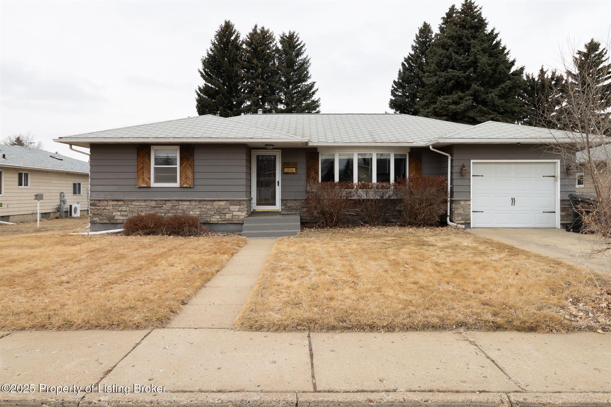 8th Ave W, Dickinson, ND 58601