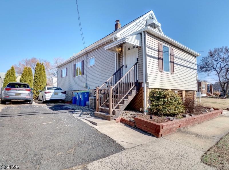 W Camplain Rd, Manville, NJ 08835