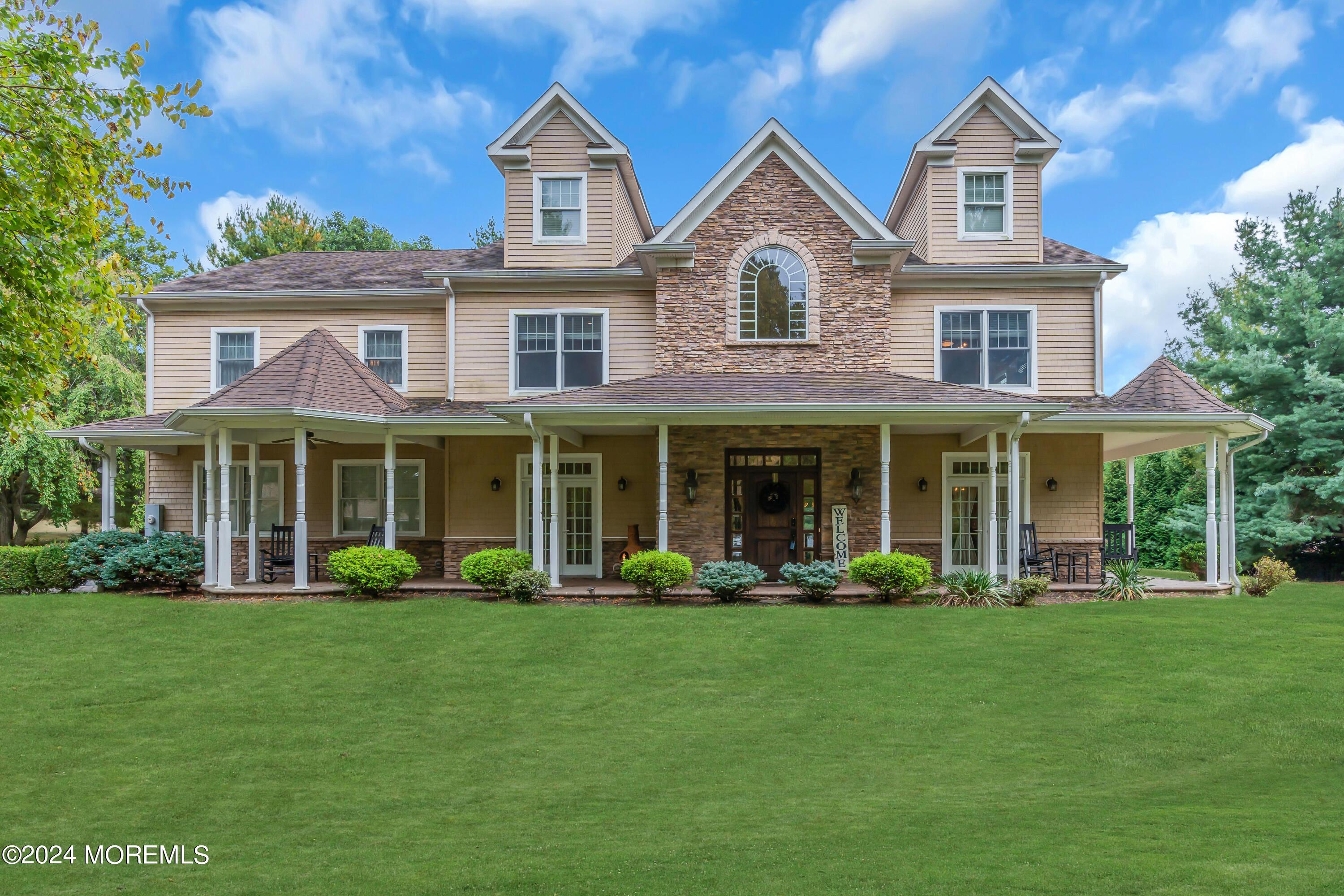 Dora Ln, Holmdel, NJ 07733