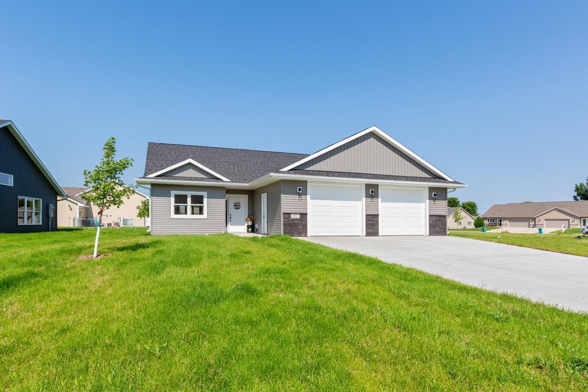 Escalade Ln Se, Owatonna, MN 55060