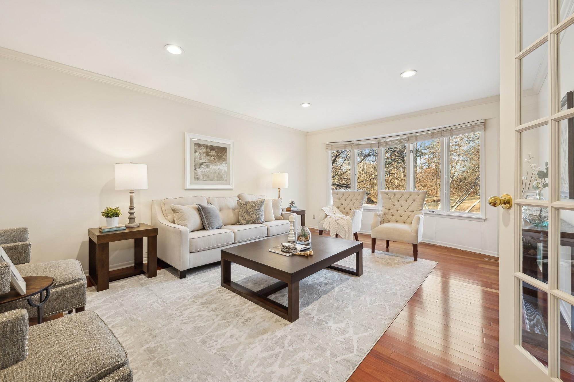 Parkwood Ln, Minneapolis, MN 55436