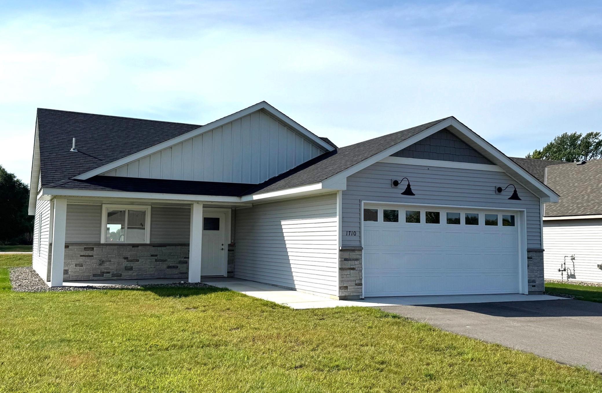 Maple Leaf Ln, Litchfield, MN 55355