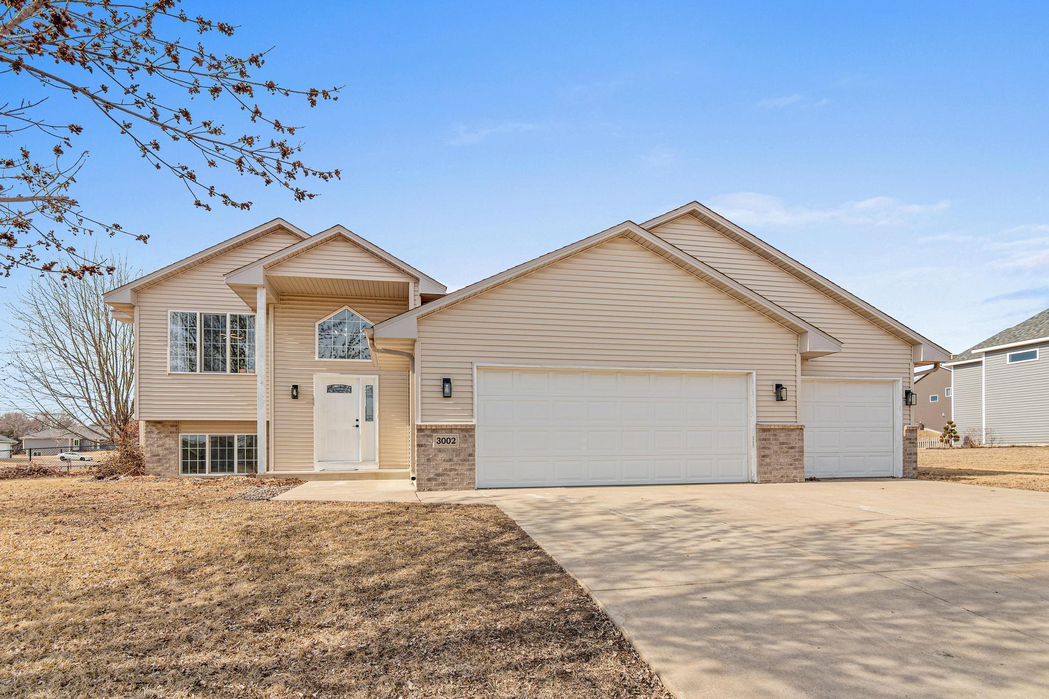 Cedar Blvd, Howard Lake, MN 55349