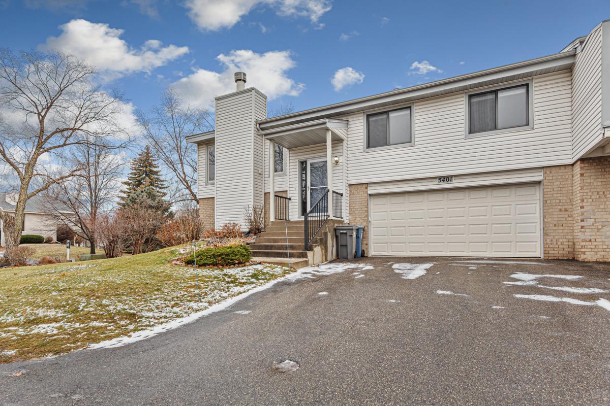 Pompano Dr, Hopkins, MN 55343