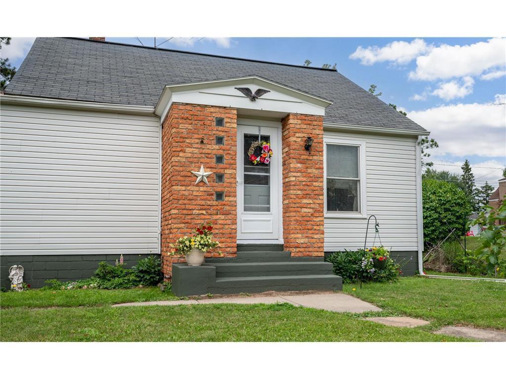 Mitchell St, Coleraine, MN 55722