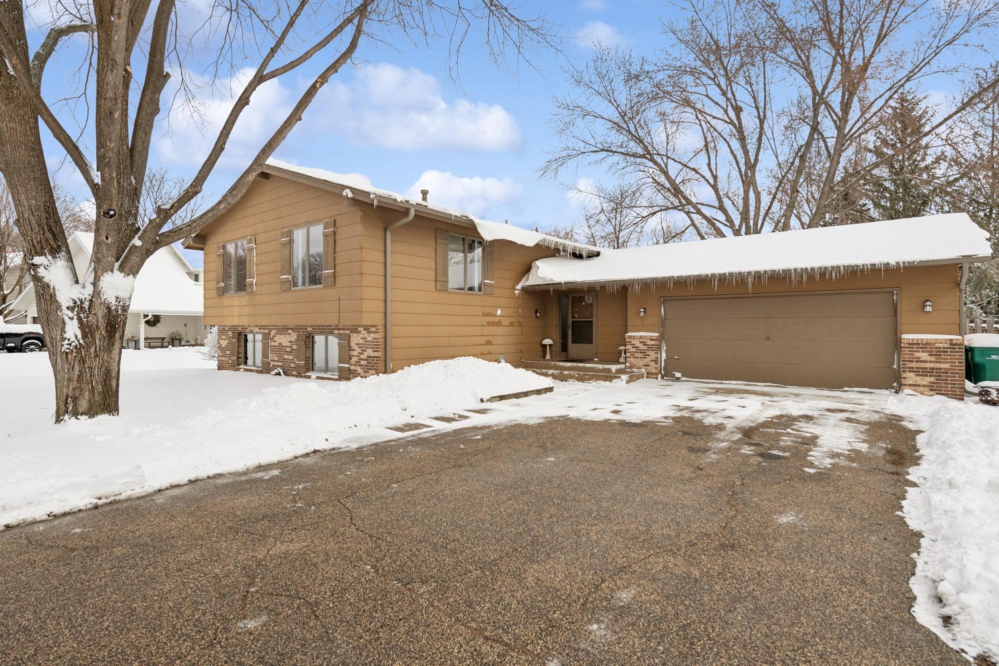 Cavell Cir, Minneapolis, MN 55438