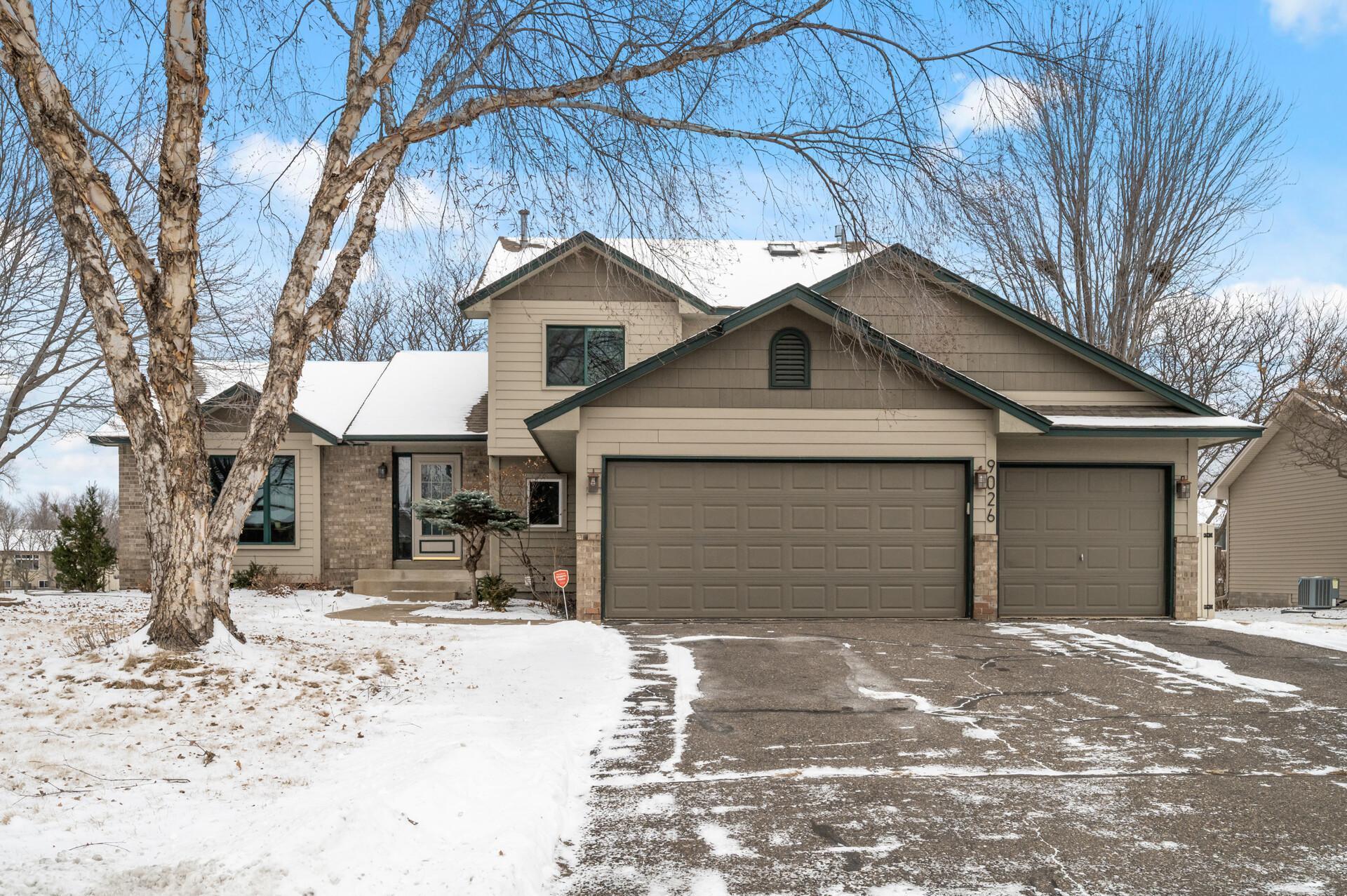 Prestwick Pkwy N, Minneapolis, MN 55443