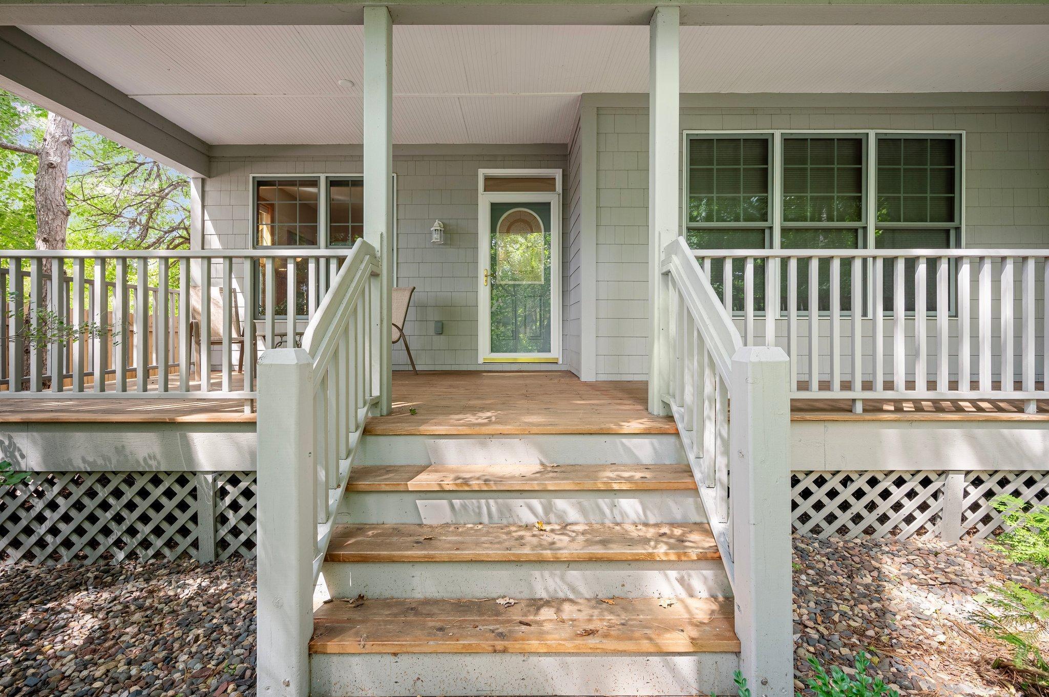 Lake Ct, Saint Paul, MN 55110