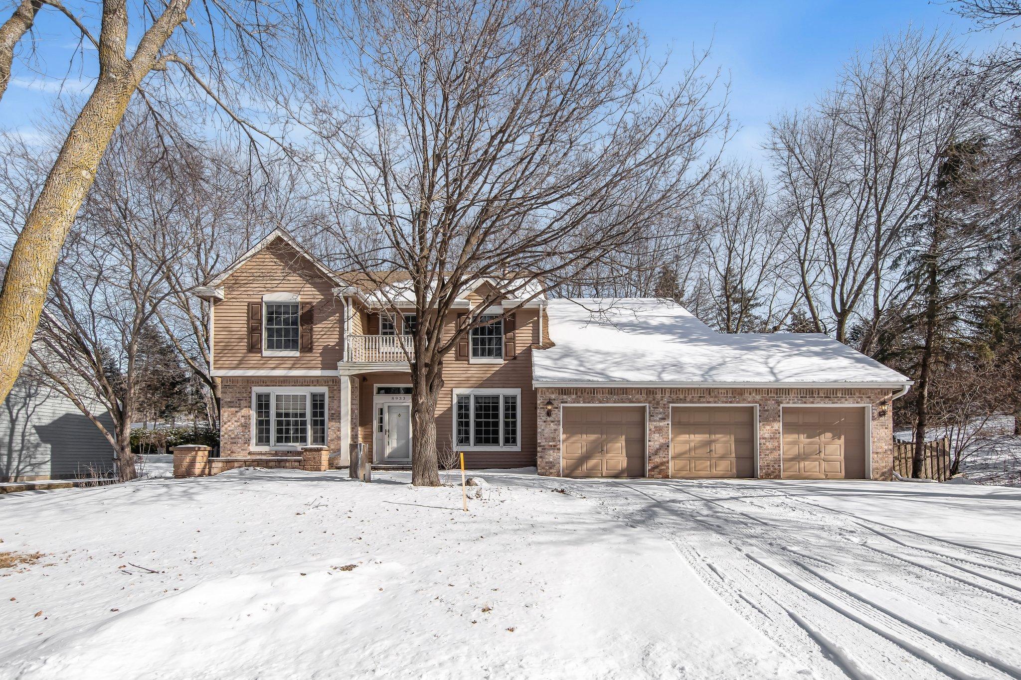 Sutton Dr, Eden Prairie, MN 55347