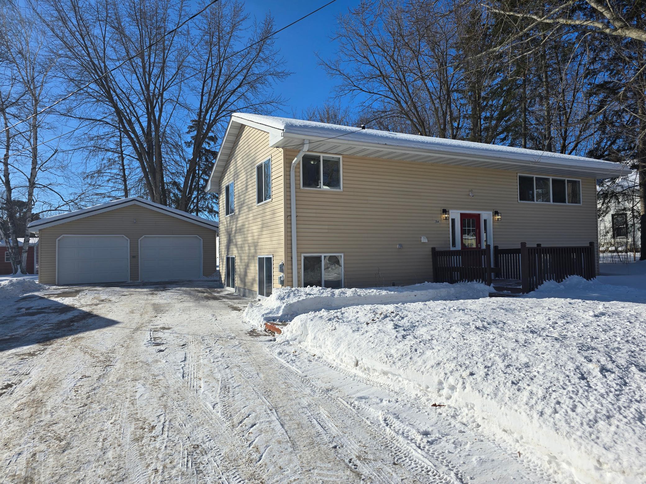 2nd St Nw, Hinckley, MN 55037