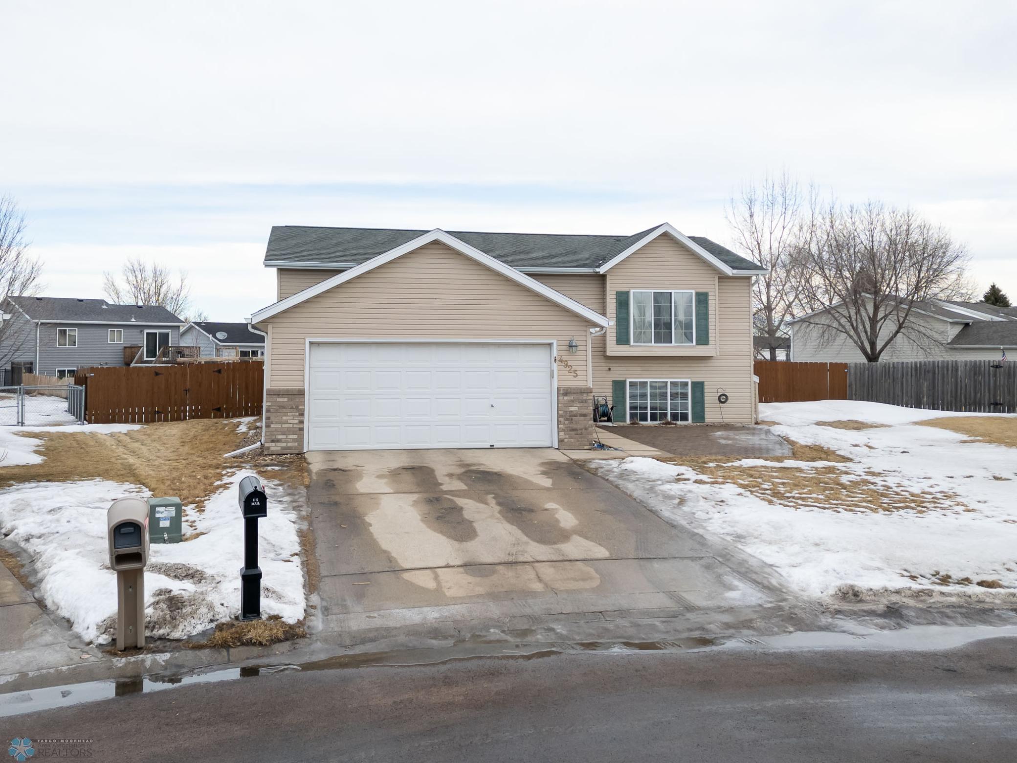10th Ave S, Fargo, ND 58103