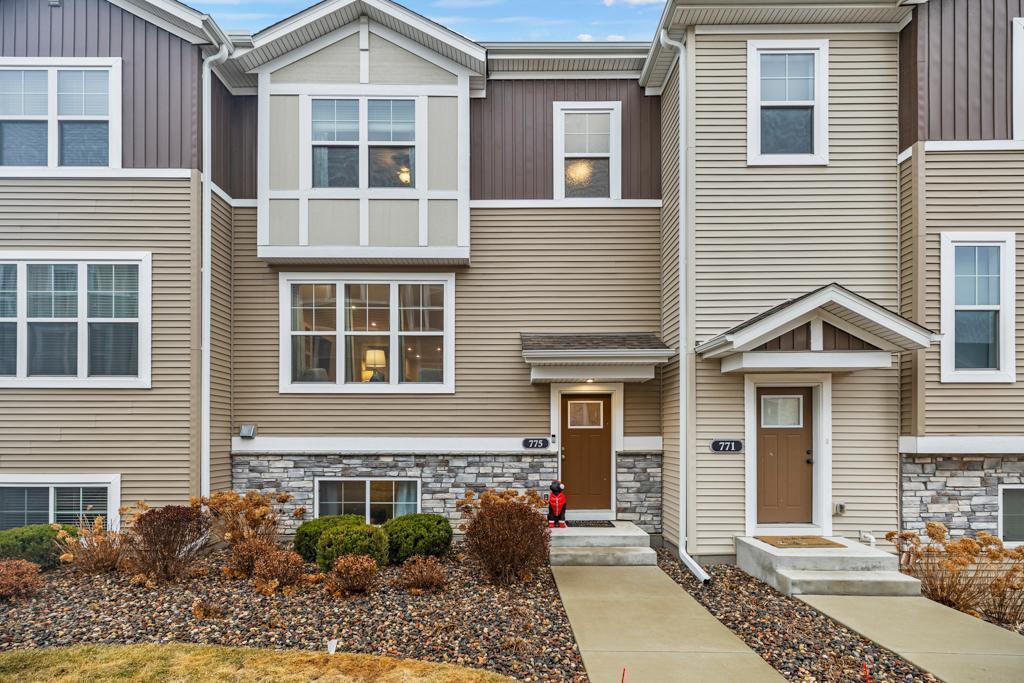 Roselyn Dr, Victoria, MN 55386