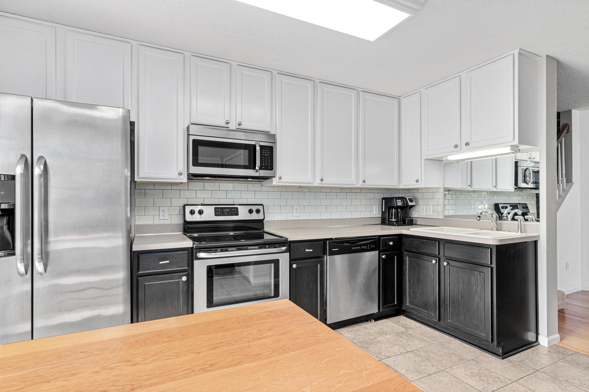 Ladino Cir, Eden Prairie, MN 55347
