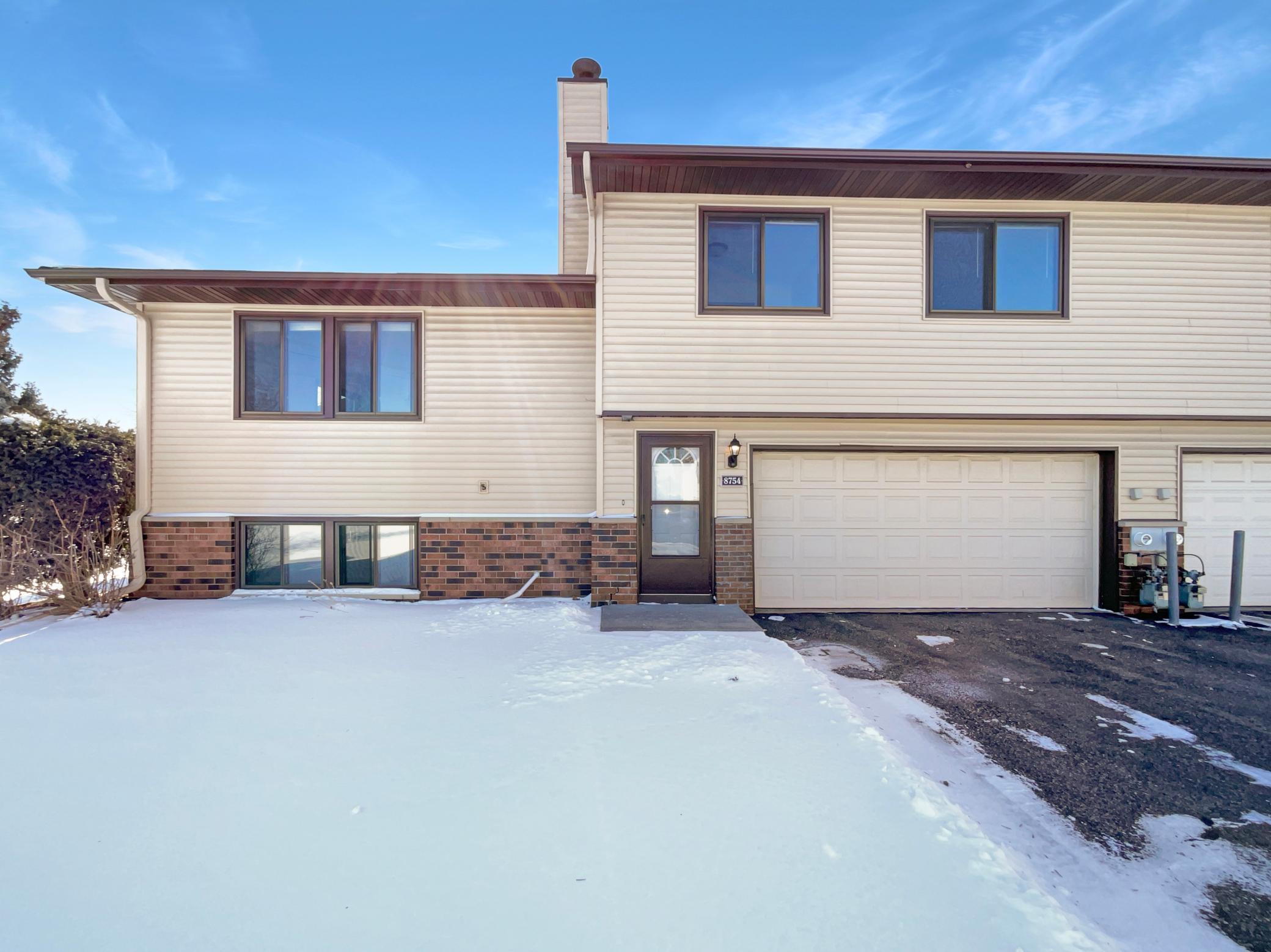 N Maplebrook Cir, Minneapolis, MN 55445