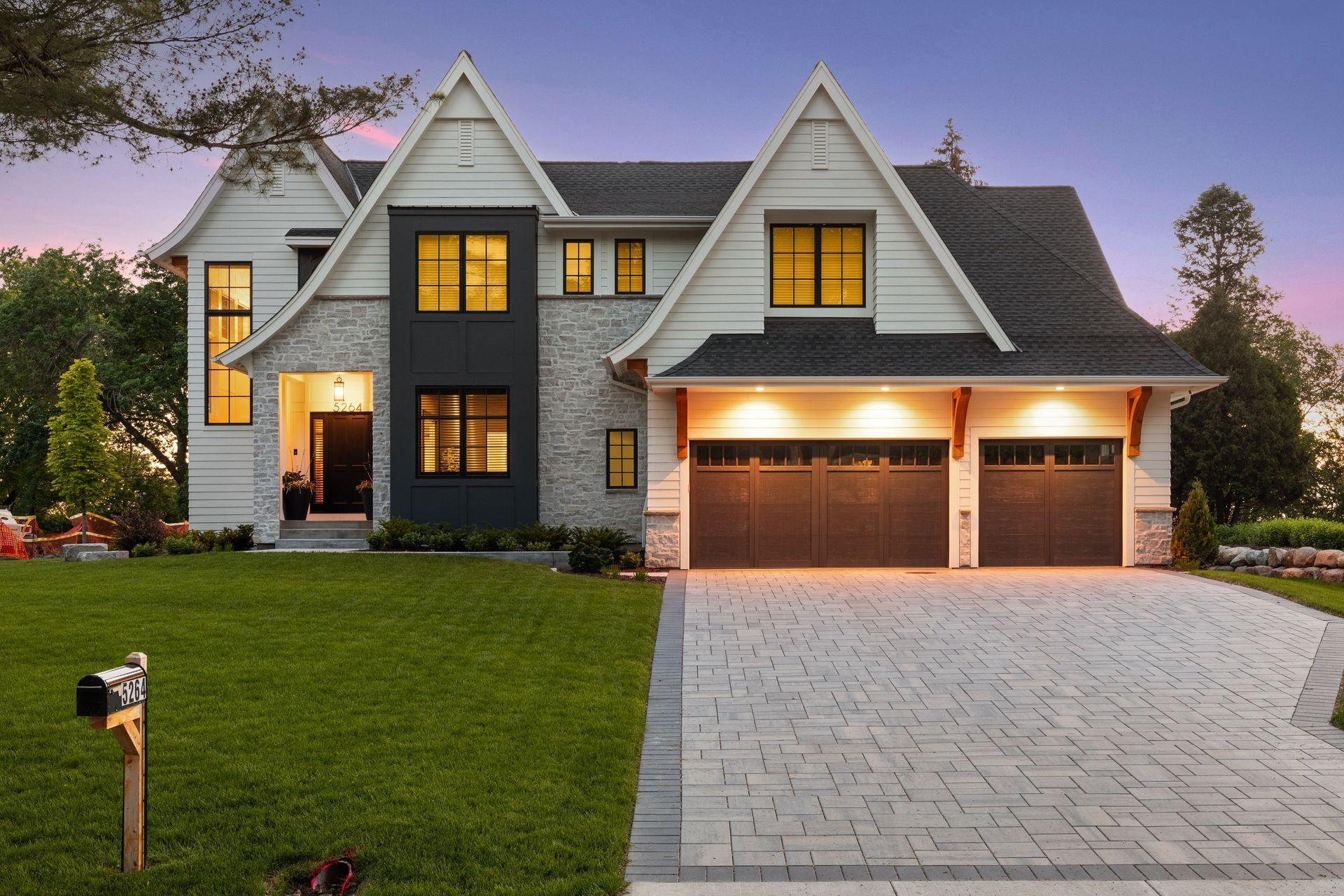 Lochloy Dr, Minneapolis, MN 55436