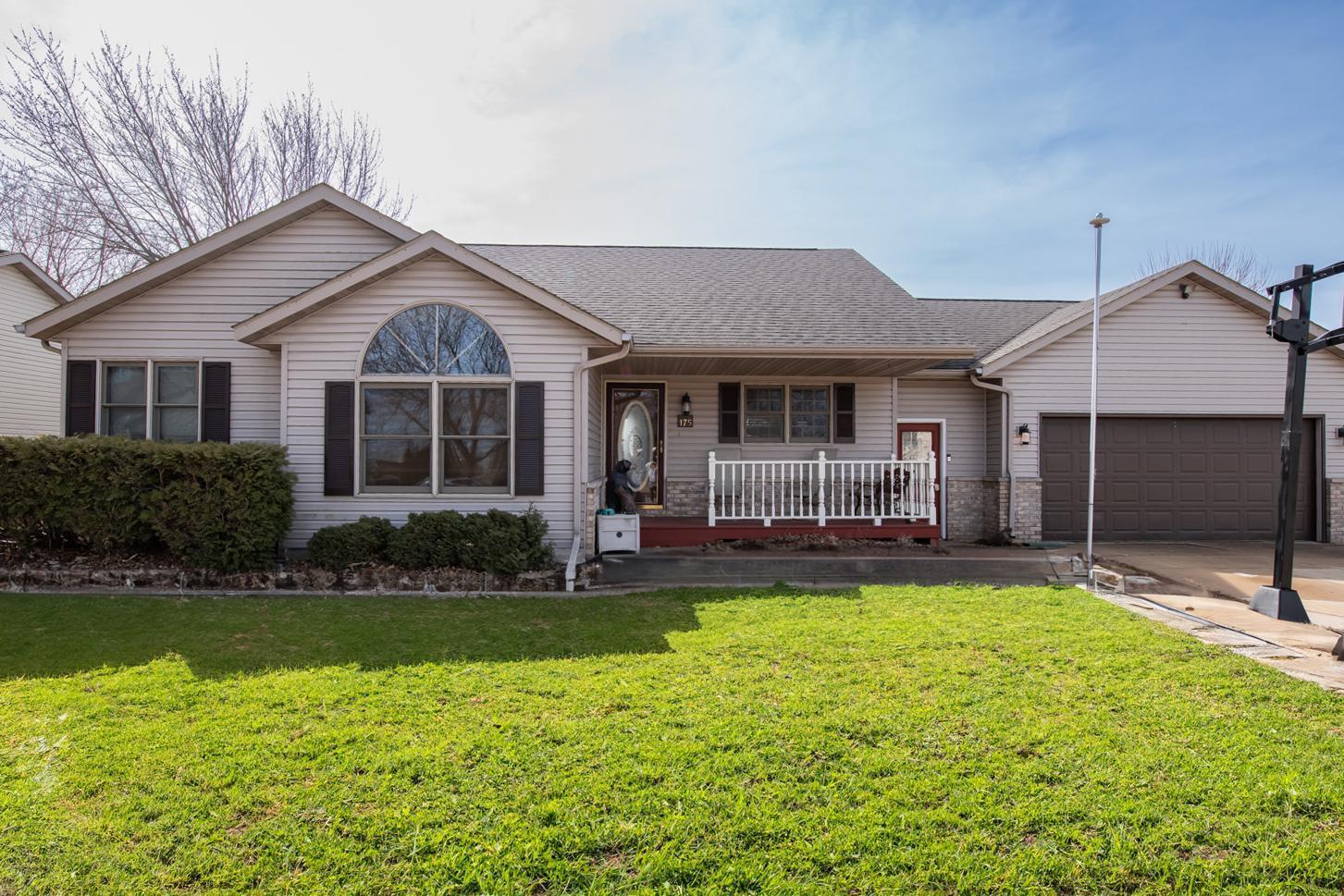 Nicholas Dr, Lewiston, MN 55952