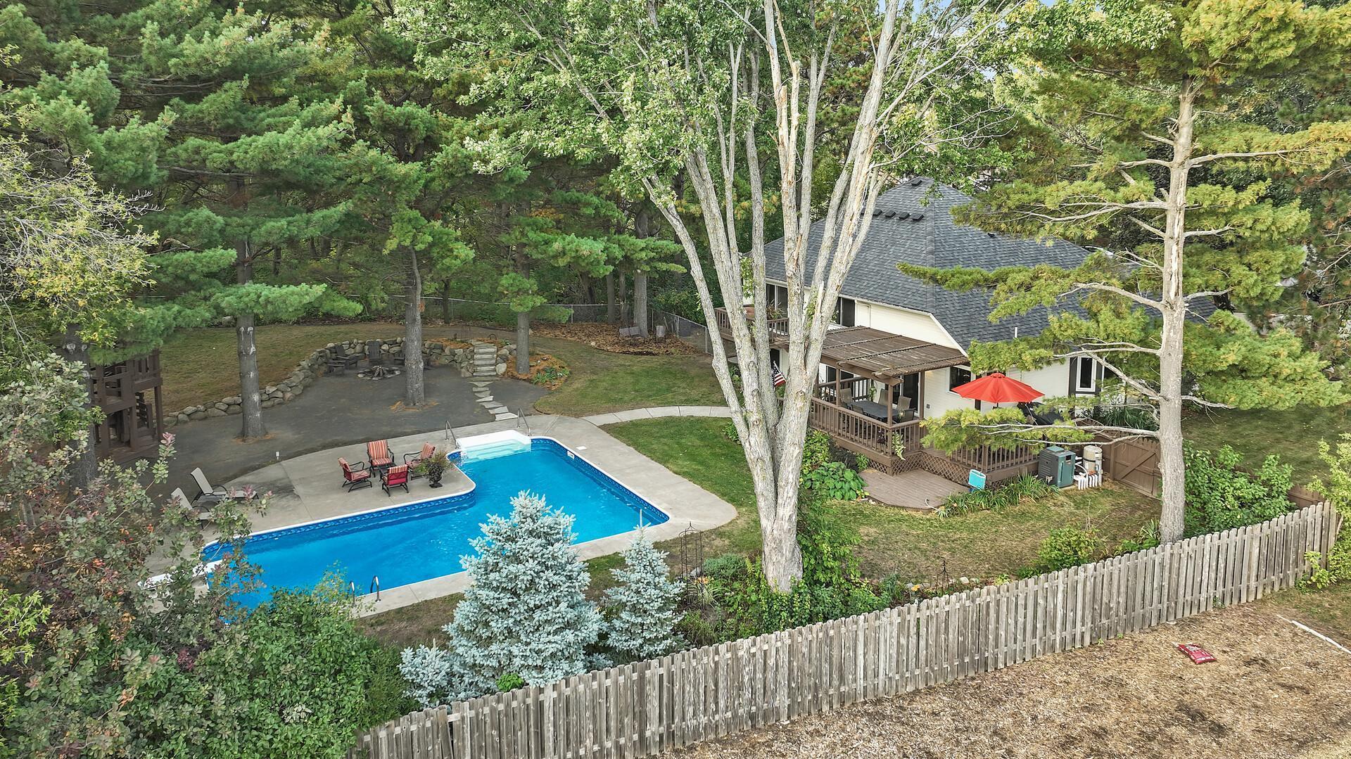 Glen Oak Dr, Wyoming, MN 55092