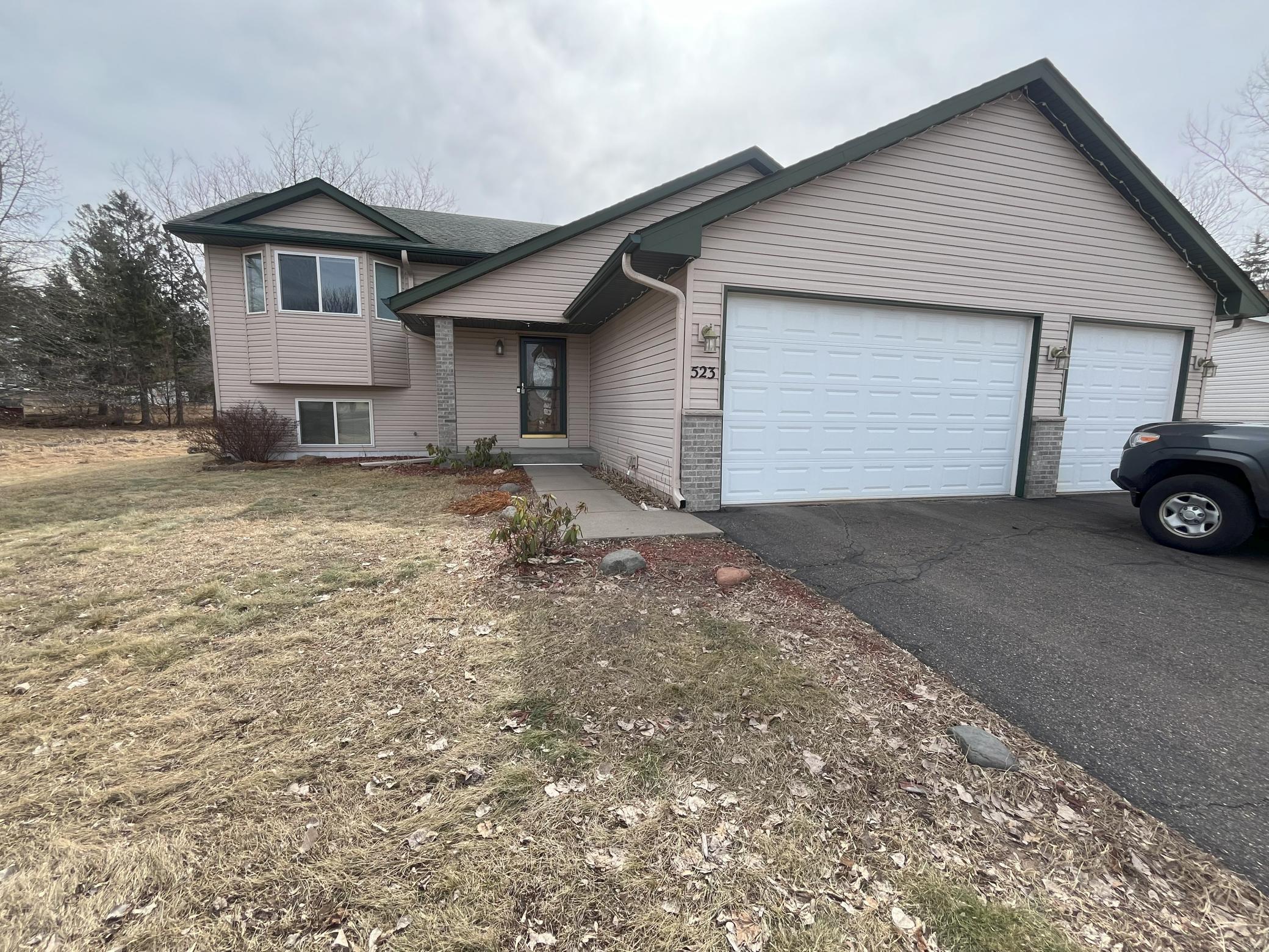 Horseshoe Ln, Braham, MN 55006