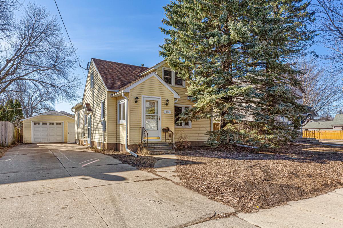 8th St Se, Austin, MN 55912