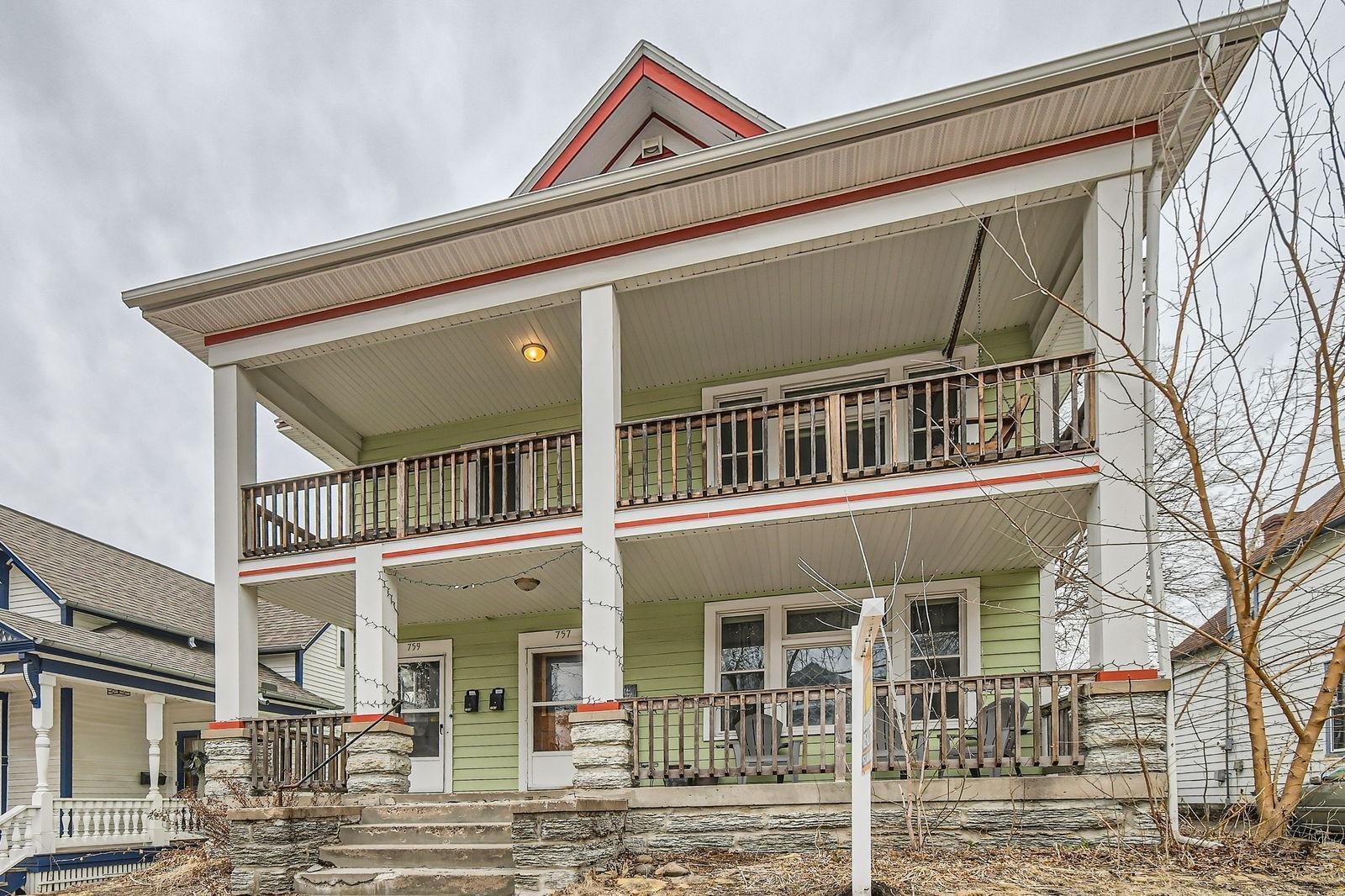 Laurel Ave, Saint Paul, MN 55104