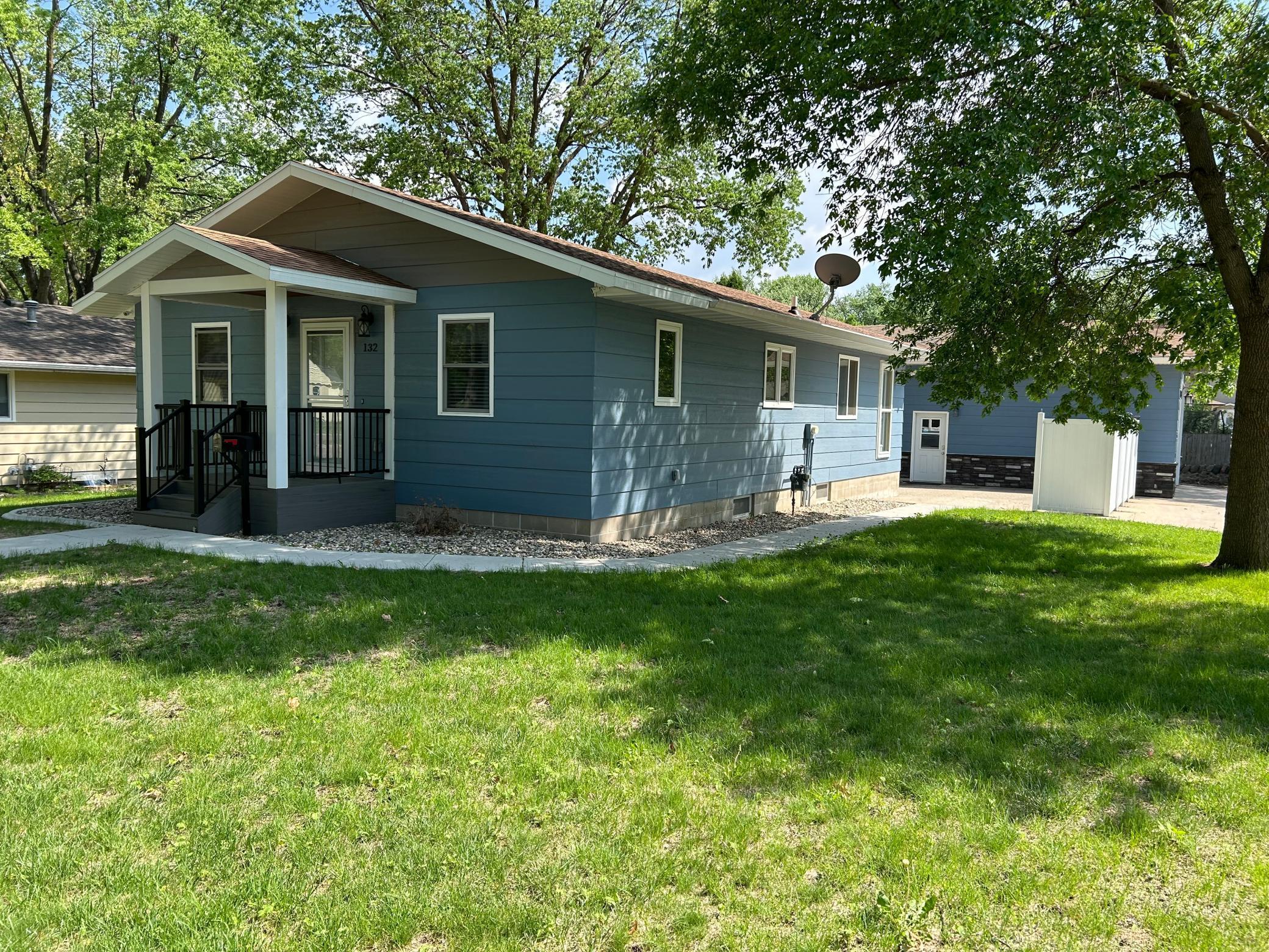 College Ave Ne, Hutchinson, MN 55350