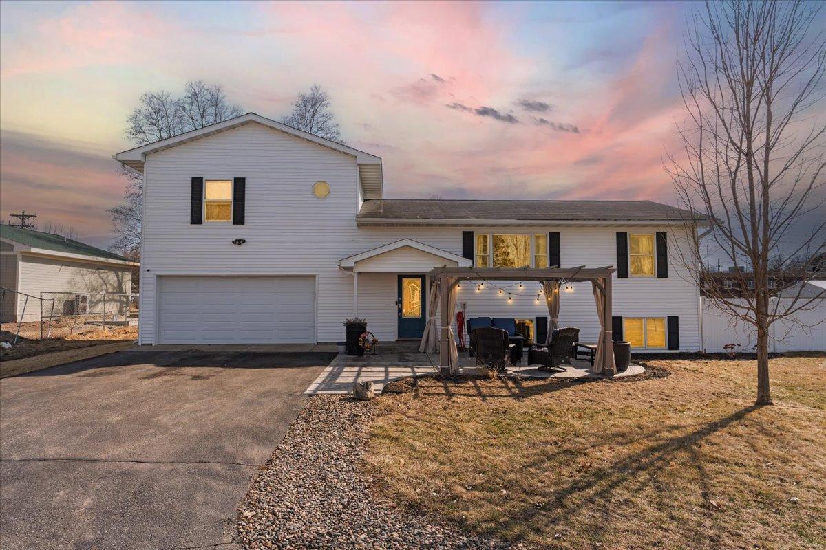 Hilton St, Prescott, WI 54021