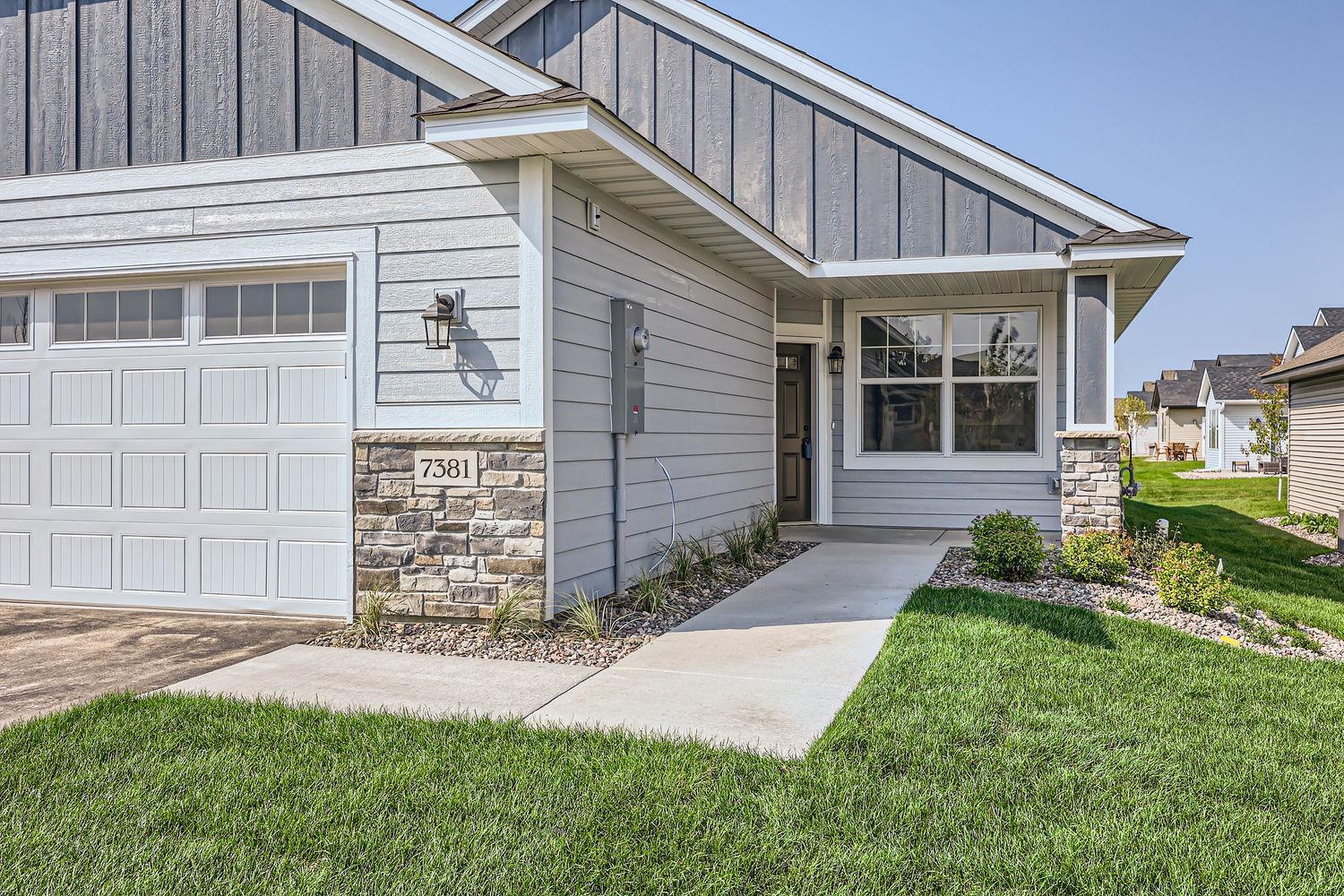 Kahl Cir Ne, Albertville, MN 55301