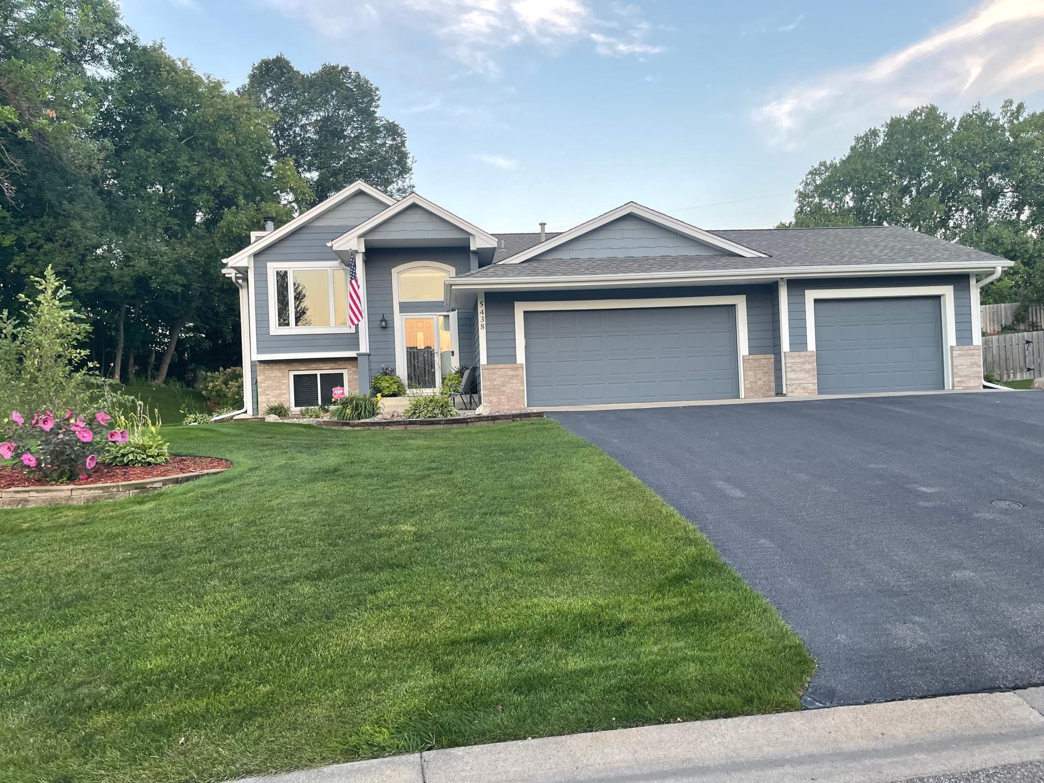 Vinewood Ln N, Minneapolis, MN 55442
