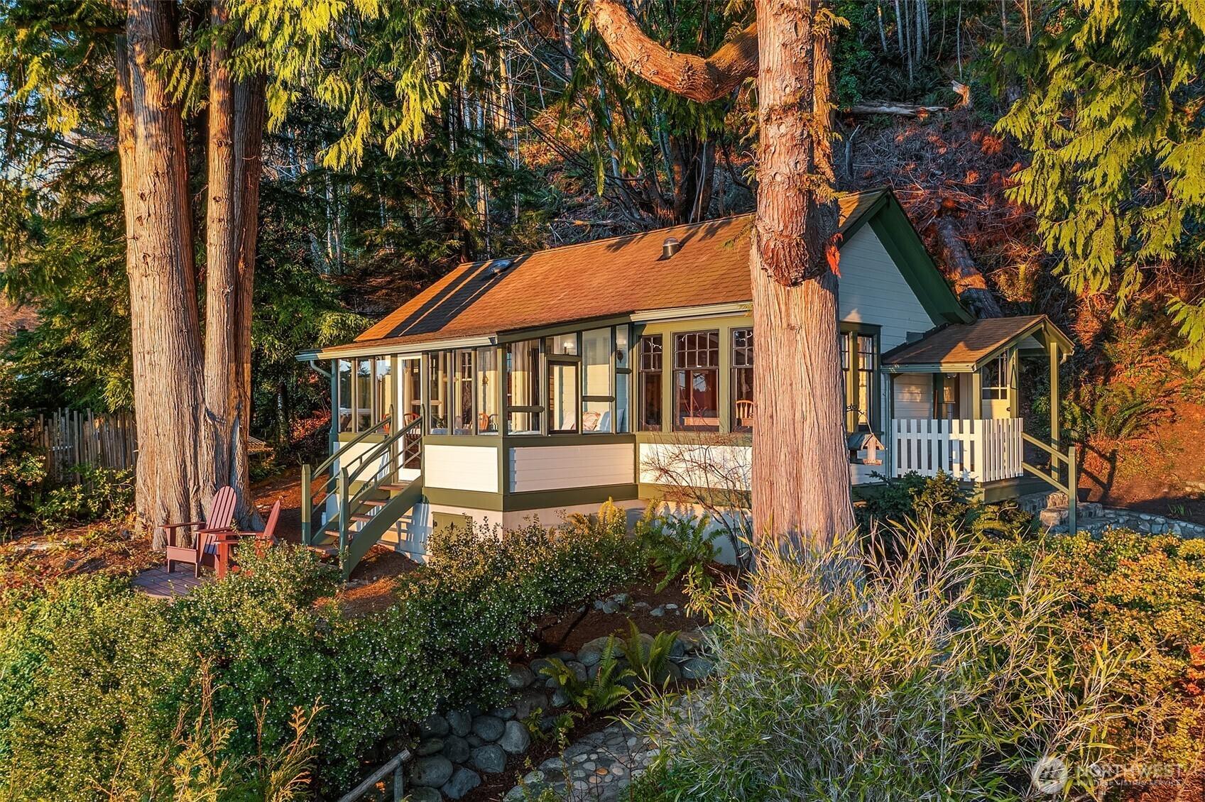 Bates Walk Sw, Vashon, WA 98070