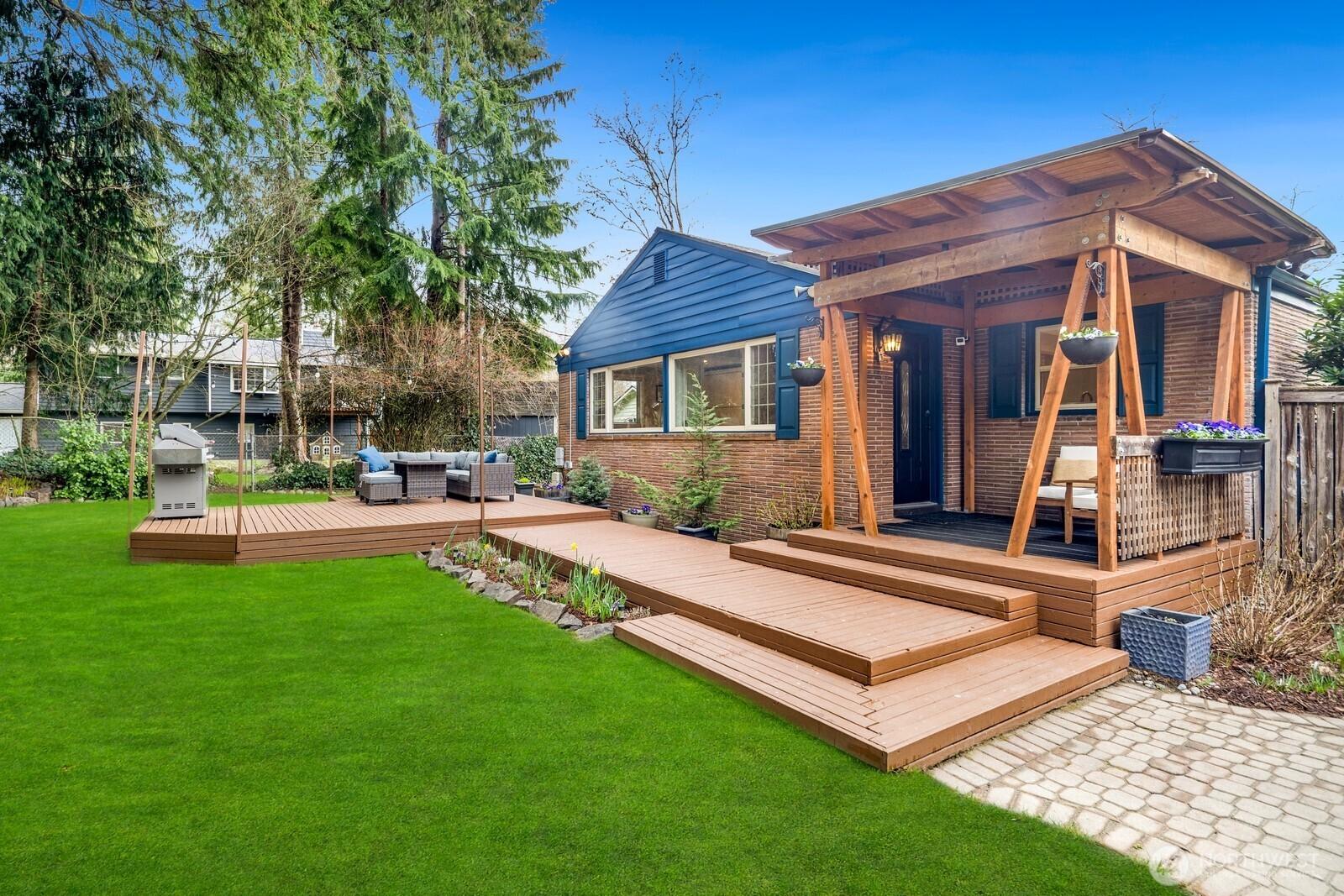 Ne 190th Ct, Kenmore, WA 98028