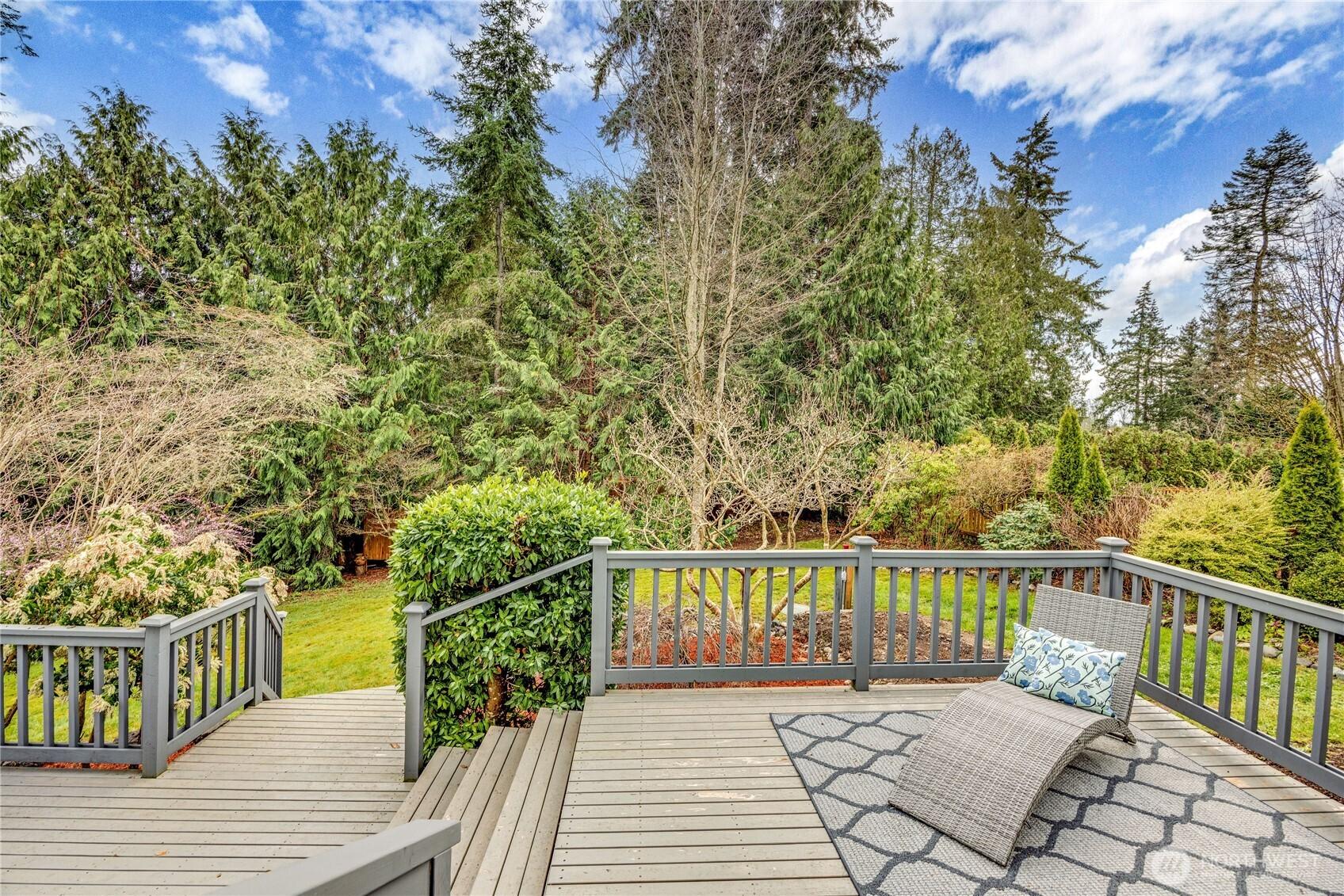 Ne Evergreen Ave, Indianola, WA 98342