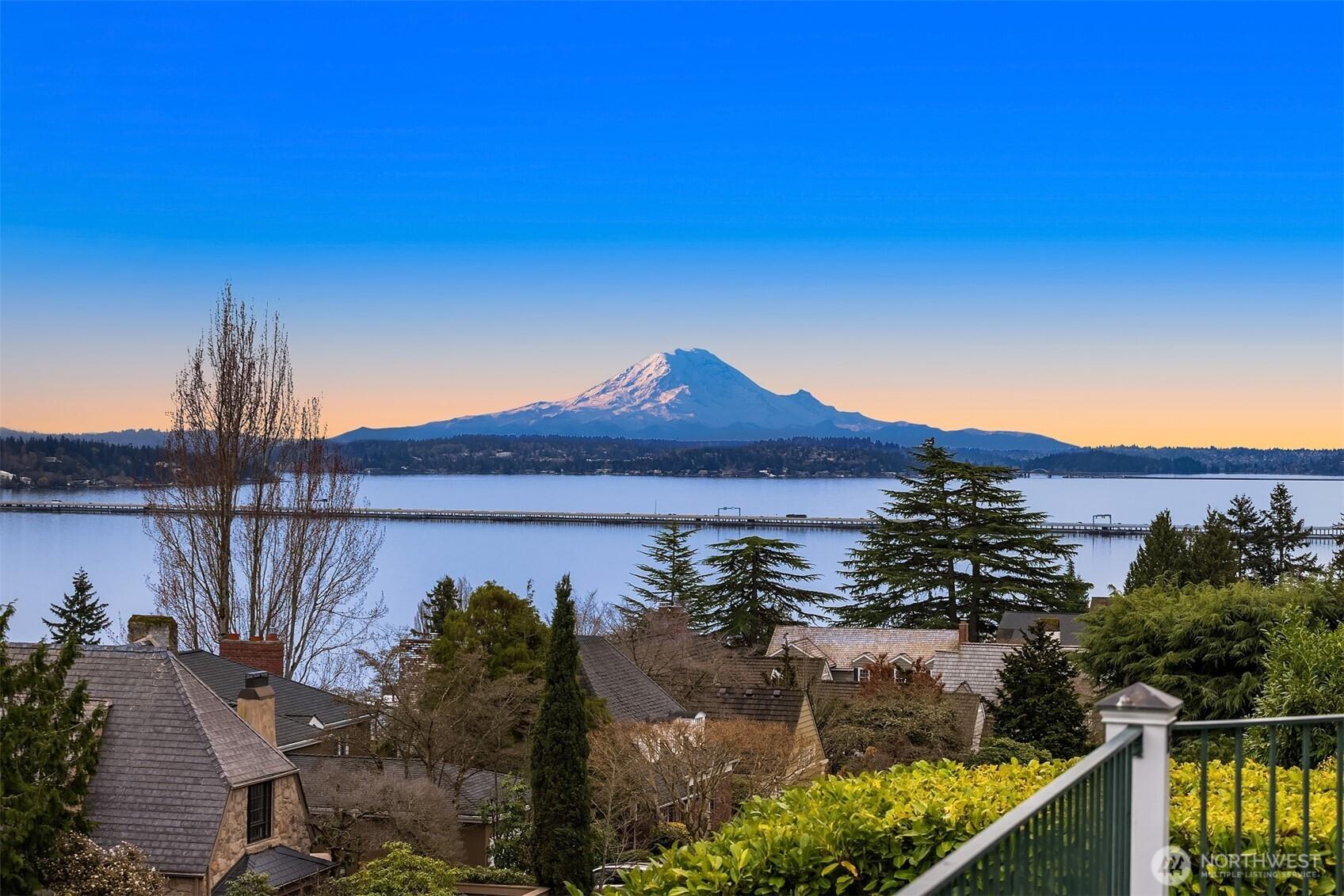 Ne 45th St, Seattle, WA 98105