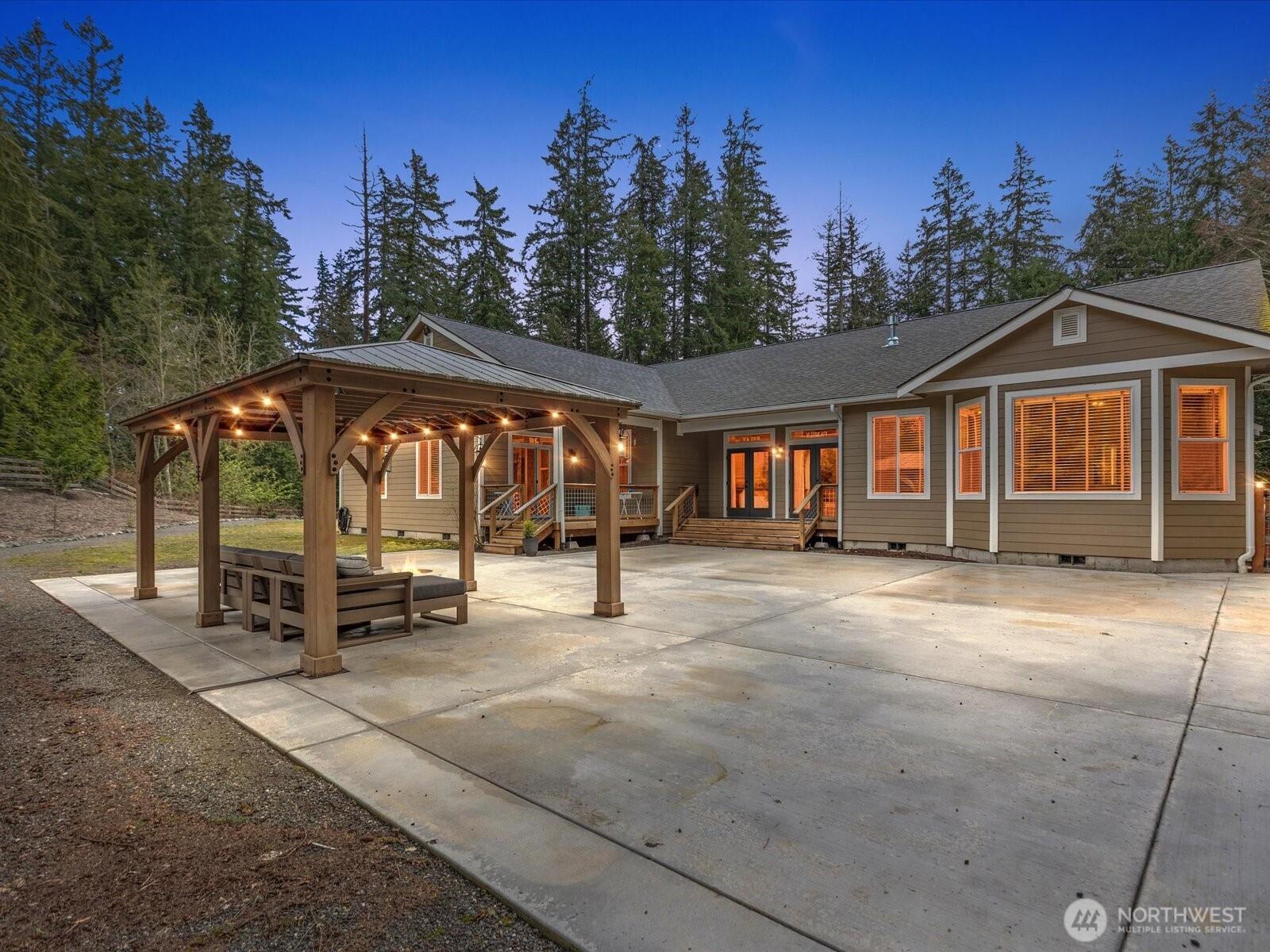 Mapleleaf Dr, Clinton, WA 98236