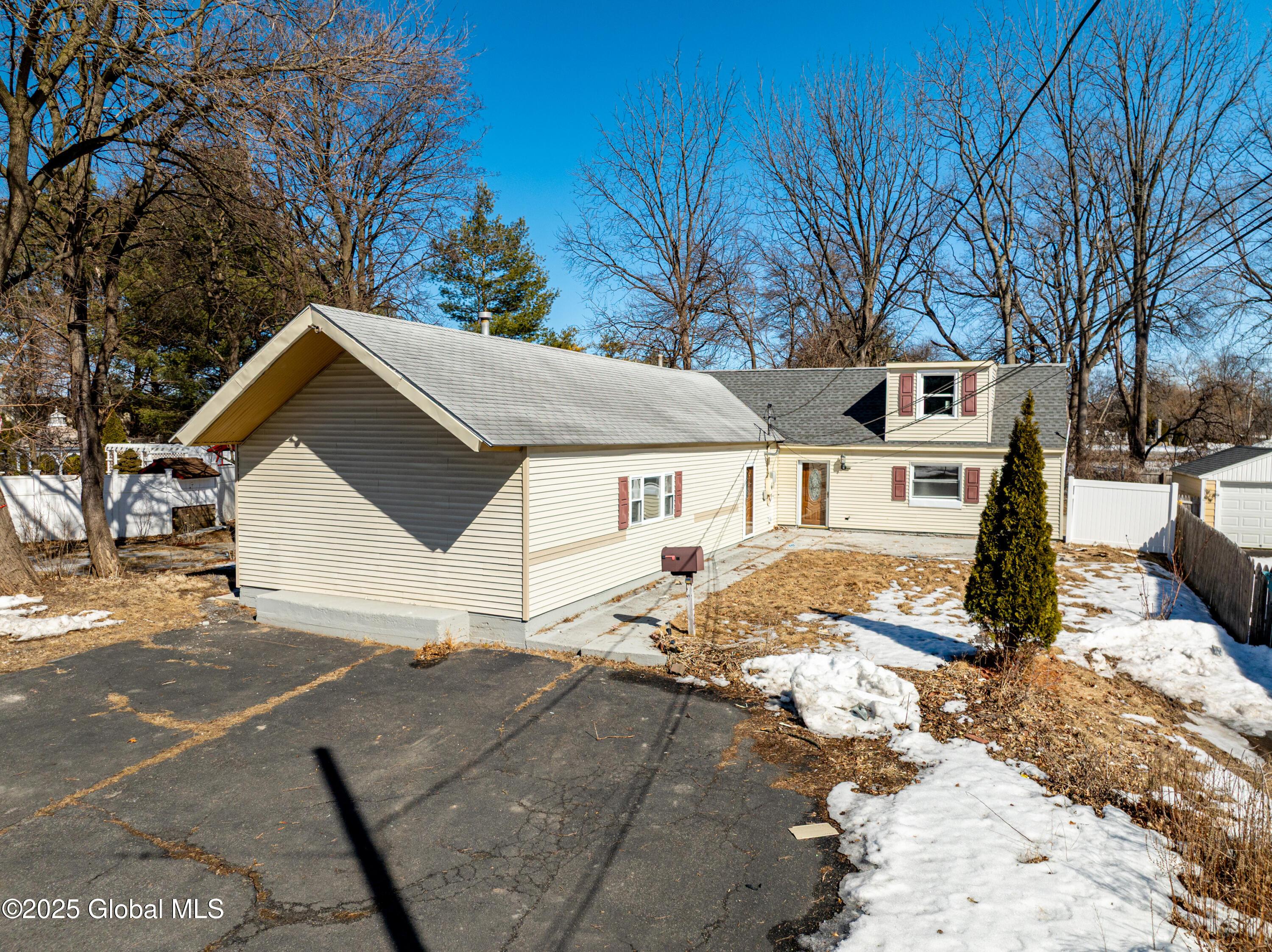Pinehurst Rd, Albany, NY 12205