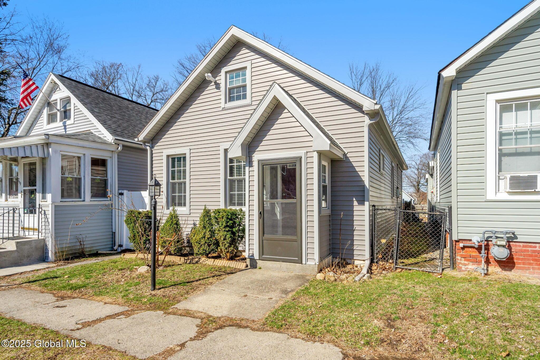 6th Ave, Troy, NY 12182
