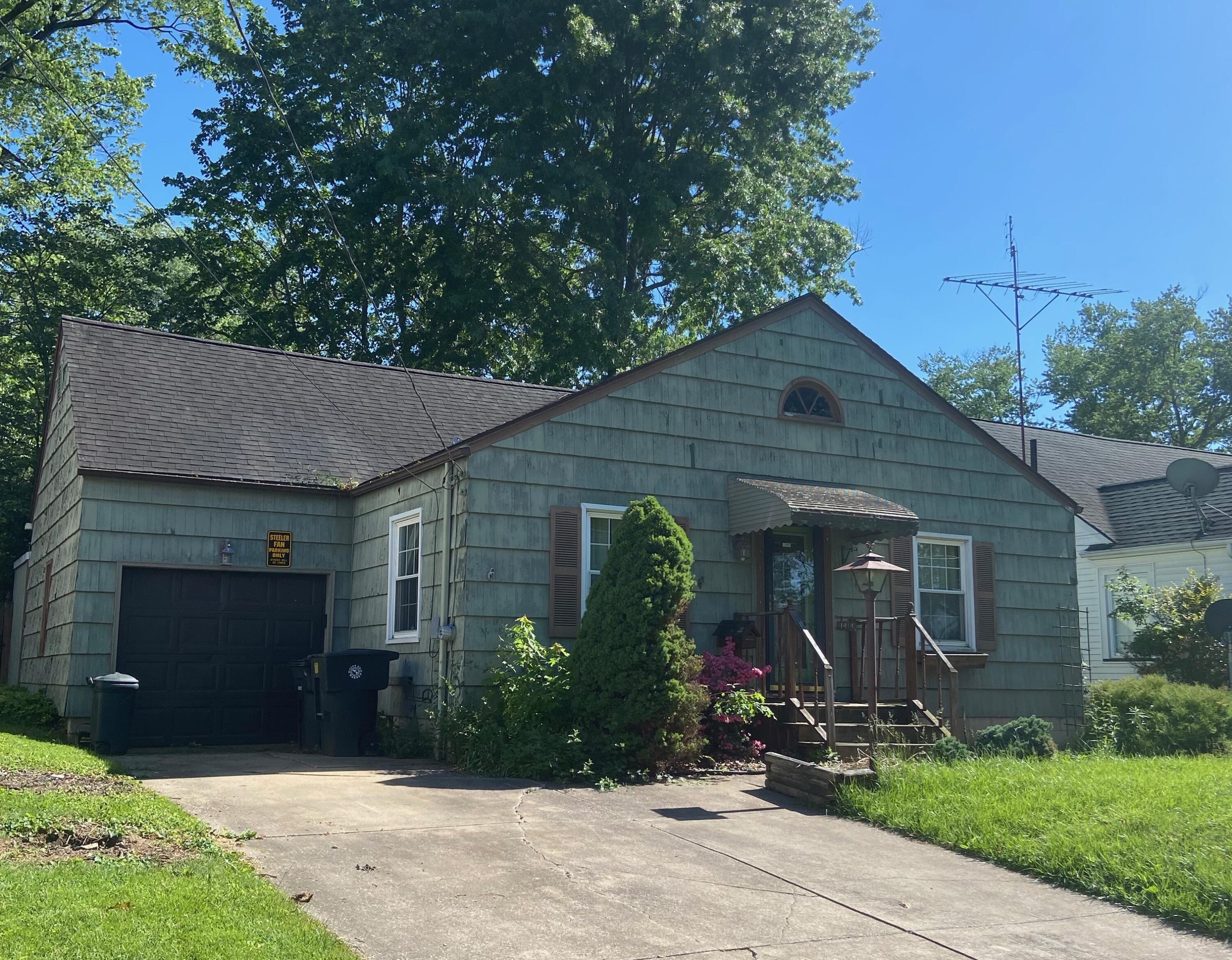 Hollywood St Ne, Warren, OH 44483