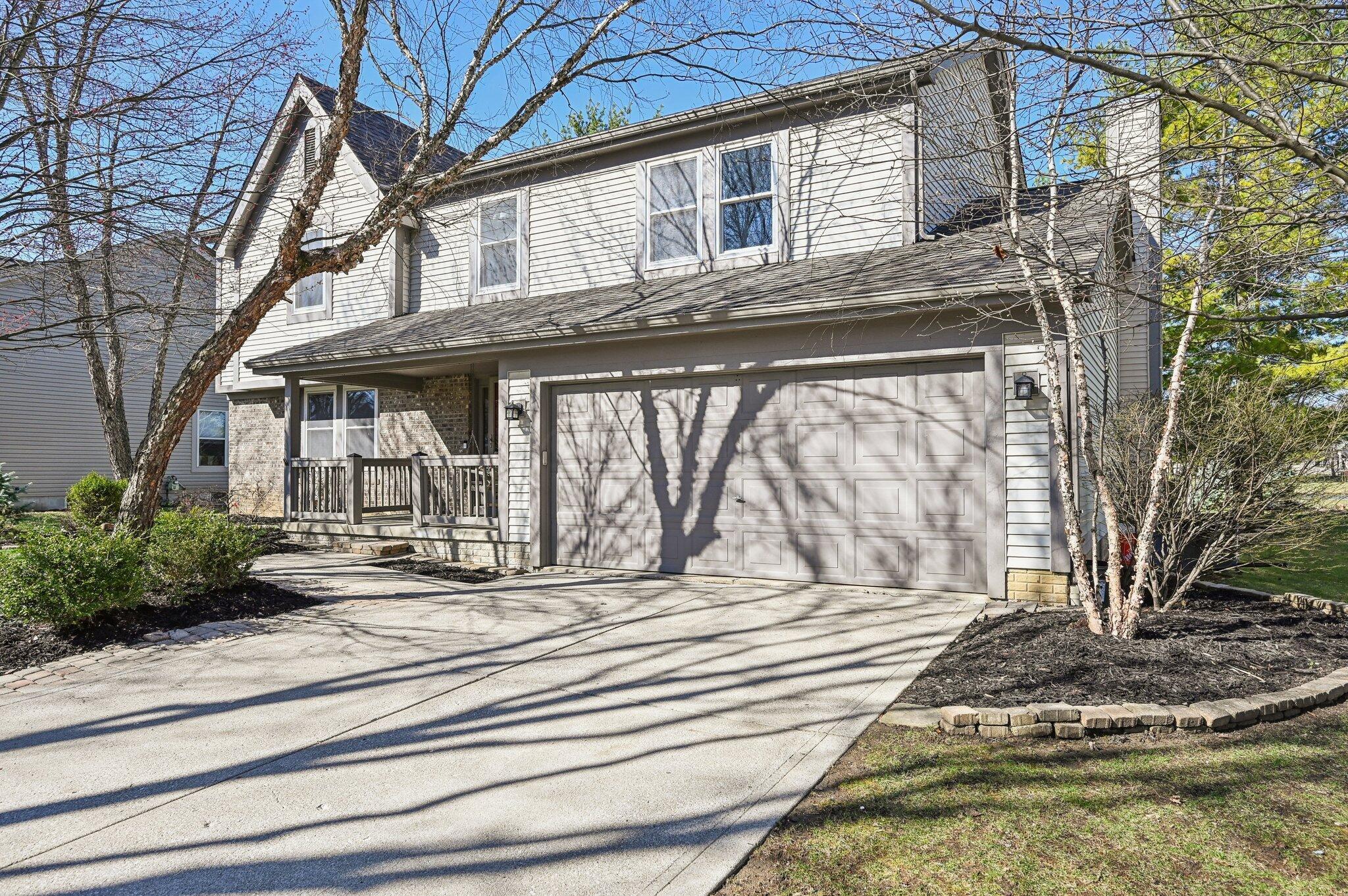 Clayburn Dr W, Grove City, OH 43123