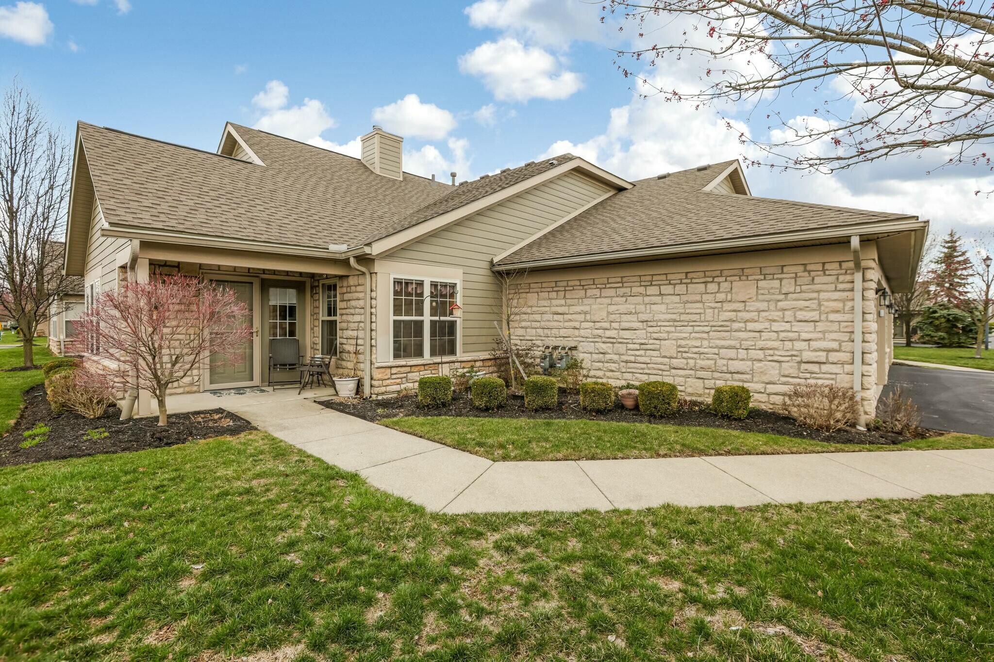 Knotting Woods Dr, Westerville, OH 43081