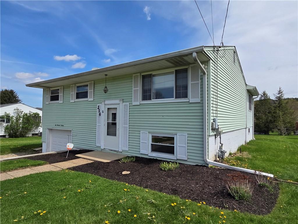 Karen Dr, Apollo, PA 15613