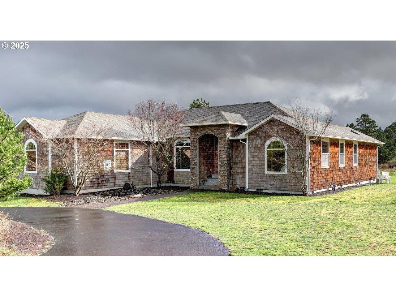 Lakeside Ct, Warrenton, OR 97146