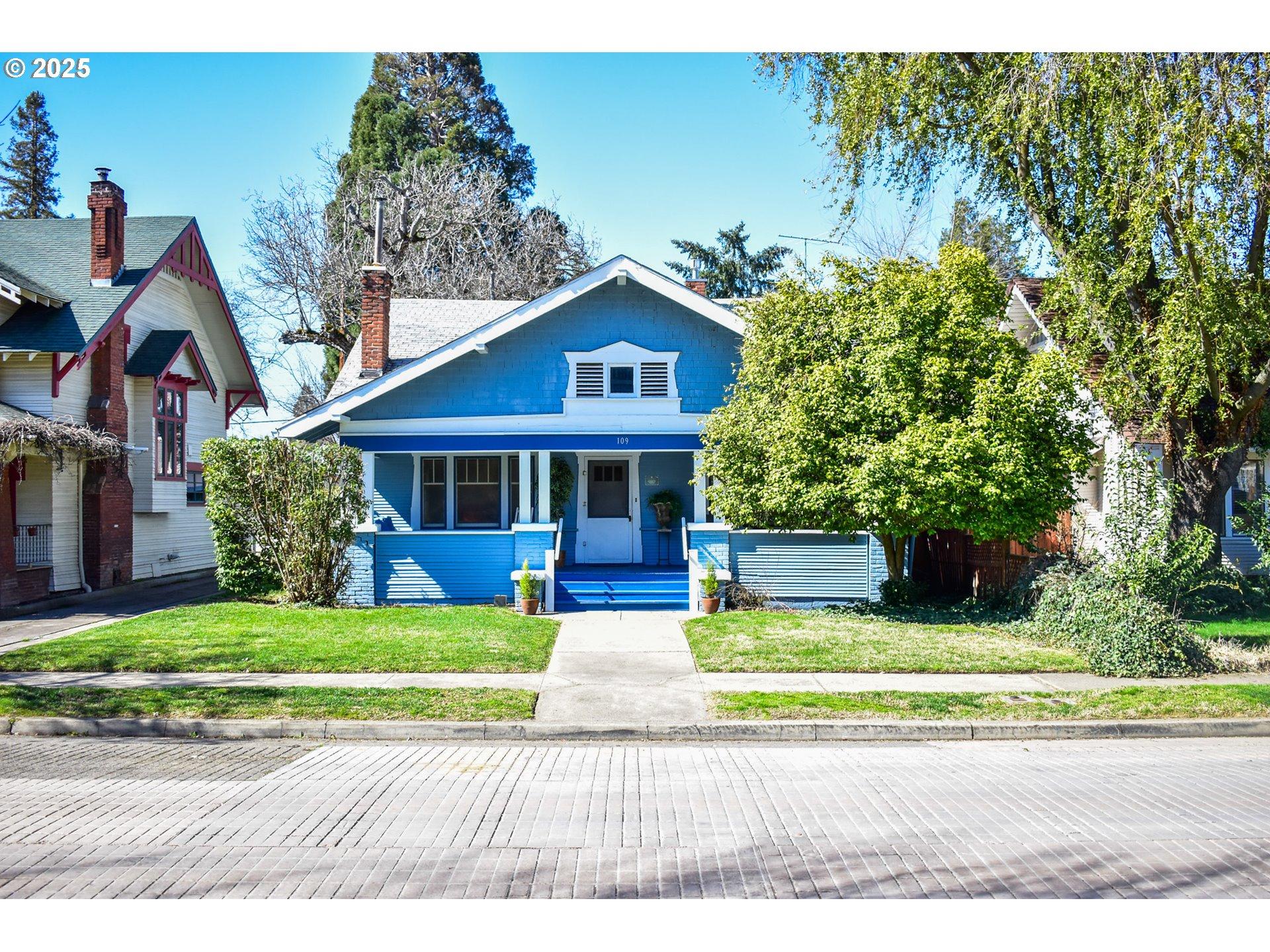 Geneva St, Medford, OR 97504