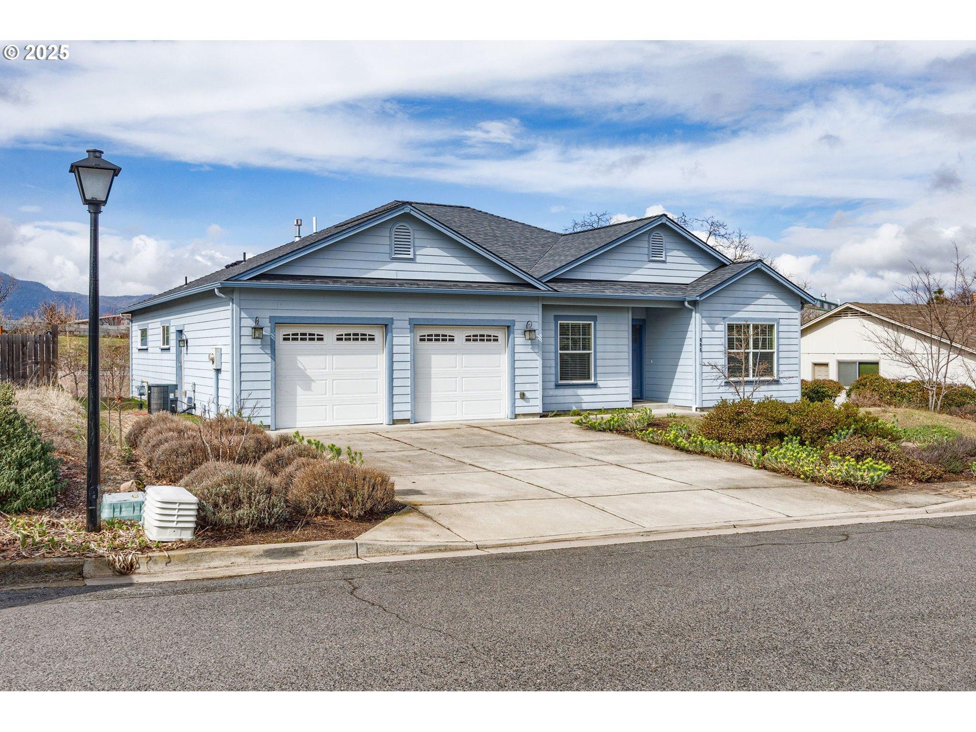 Oak Knoll Dr, Ashland, OR 97520